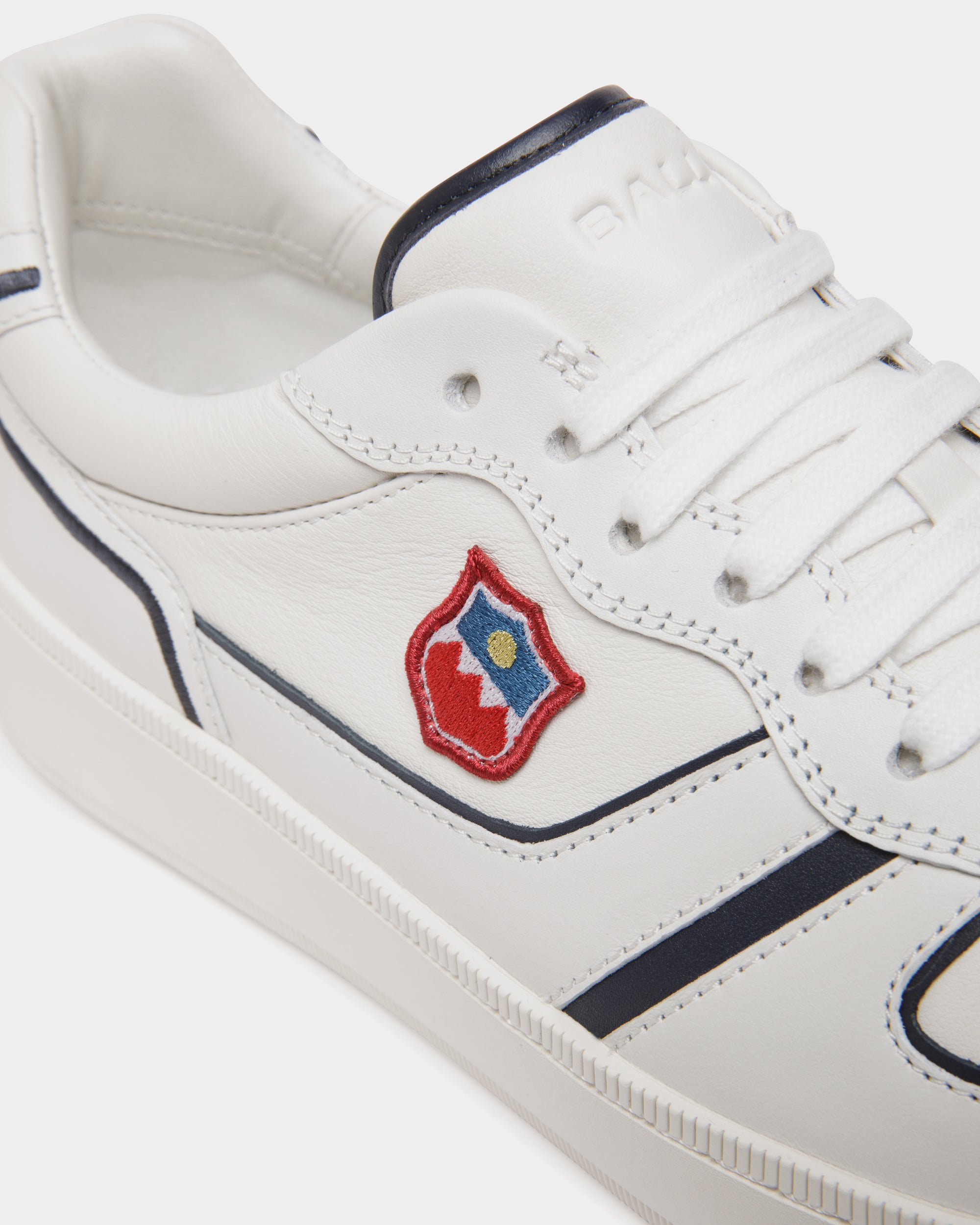 Zapatilla Raise De Piel Blanca Y Navy Blue - Hombre - Bally - 06