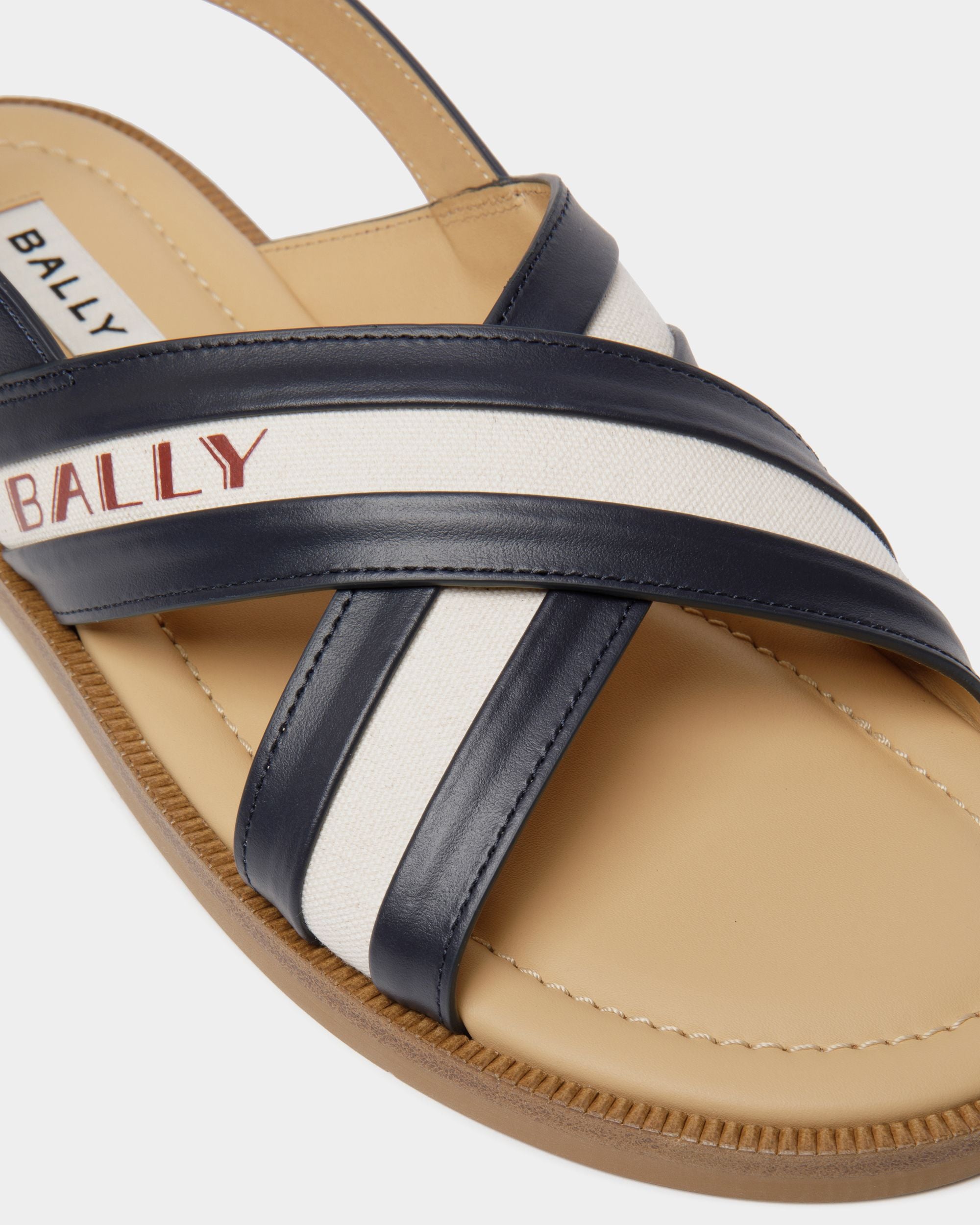 Sandalia De La Summer Capsule En Navy Blue, Cuero Y Lona Natural - Hombre - Bally - 04