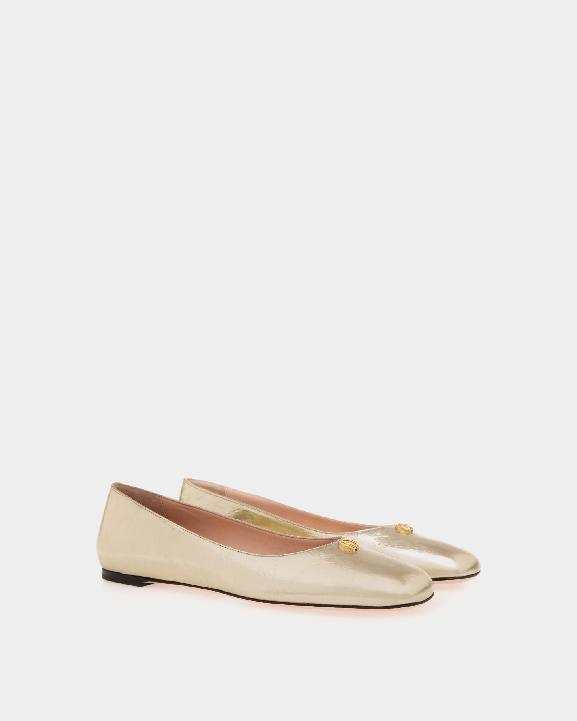 Zapato Plano Ballyrina De Piel Metalizada Dorada - Mujer - Bally - 02