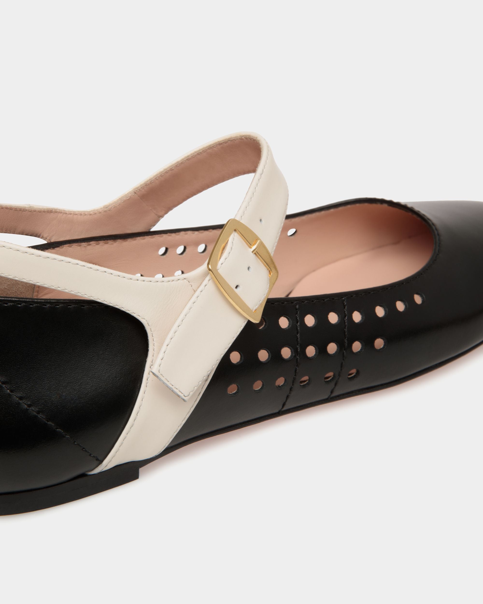 Zapato Plano Ballyrina De Piel Negra Y Blanca - Mujer - Bally - 06