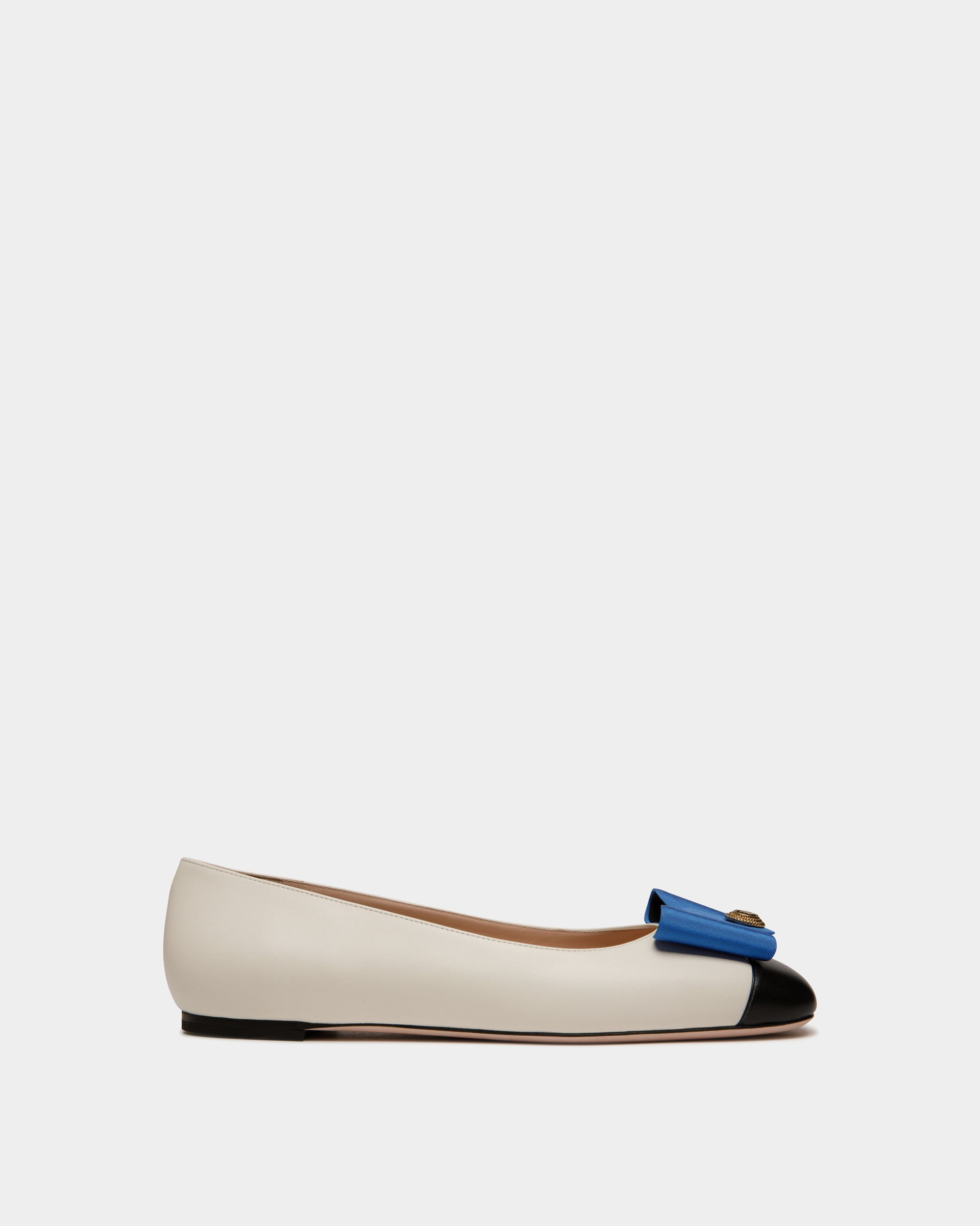 Zapato Plano B-Bow De Piel Blanca Y Negra - Mujer - Bally - 01