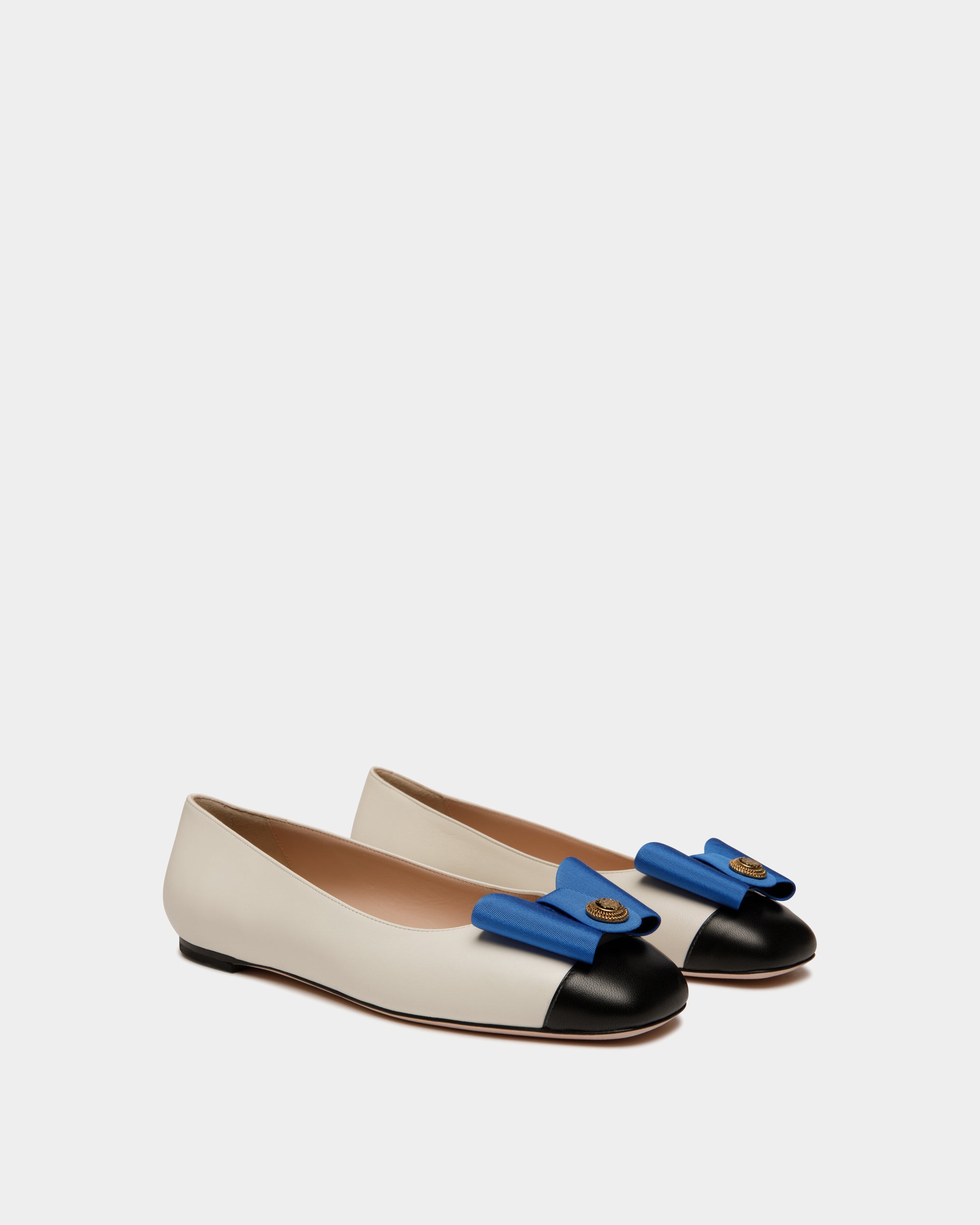 Zapato Plano B-Bow De Piel Blanca Y Negra - Mujer - Bally - 03