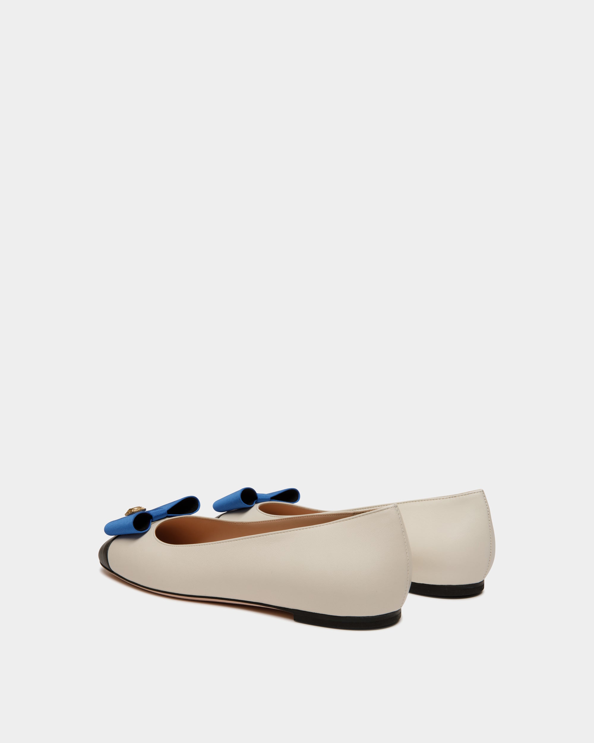 Zapato Plano B-Bow De Piel Blanca Y Negra - Mujer - Bally - 04