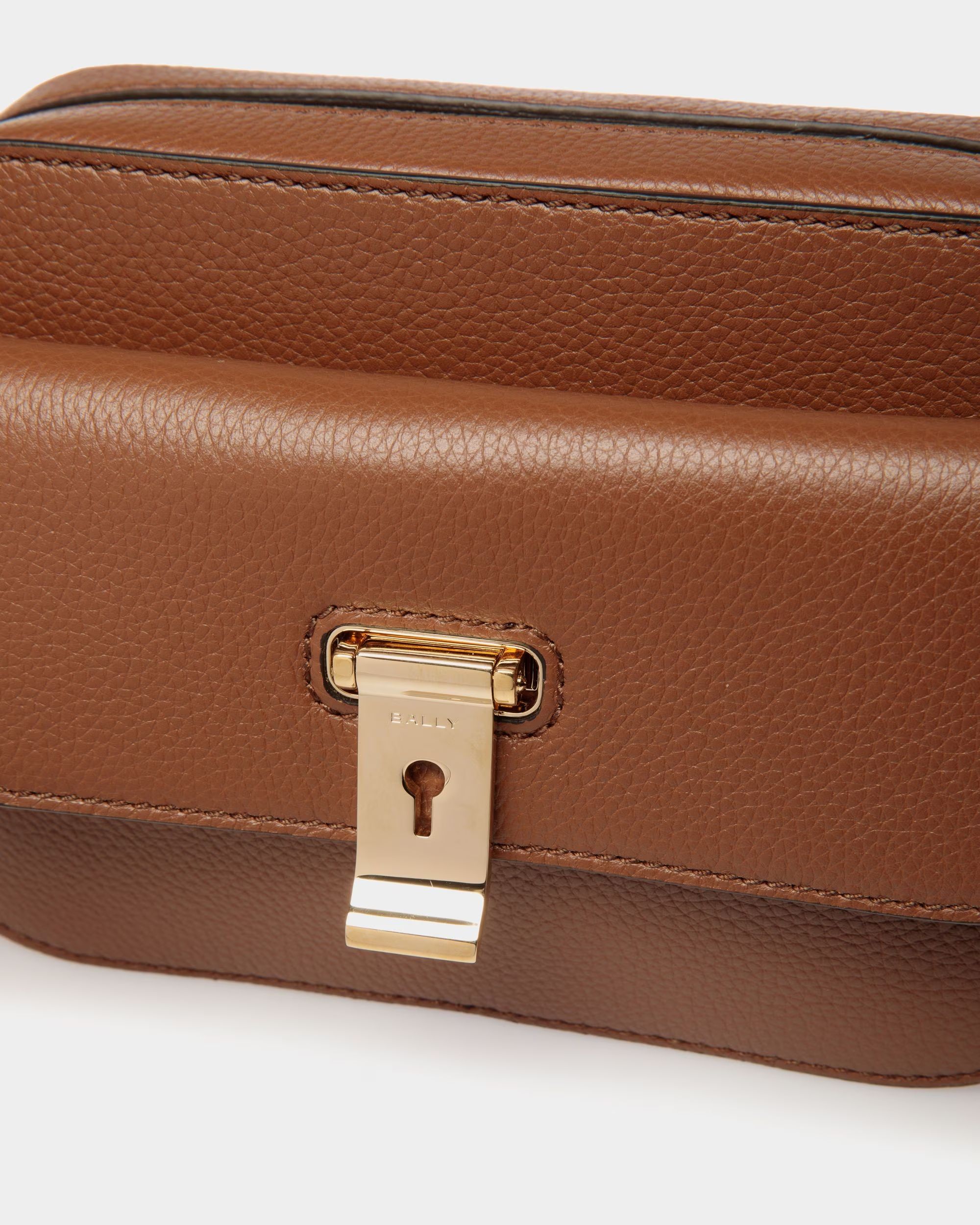 Bandolera Pequeña Lock Me De Piel Granulada Marrón - Mujer - Bally - 06