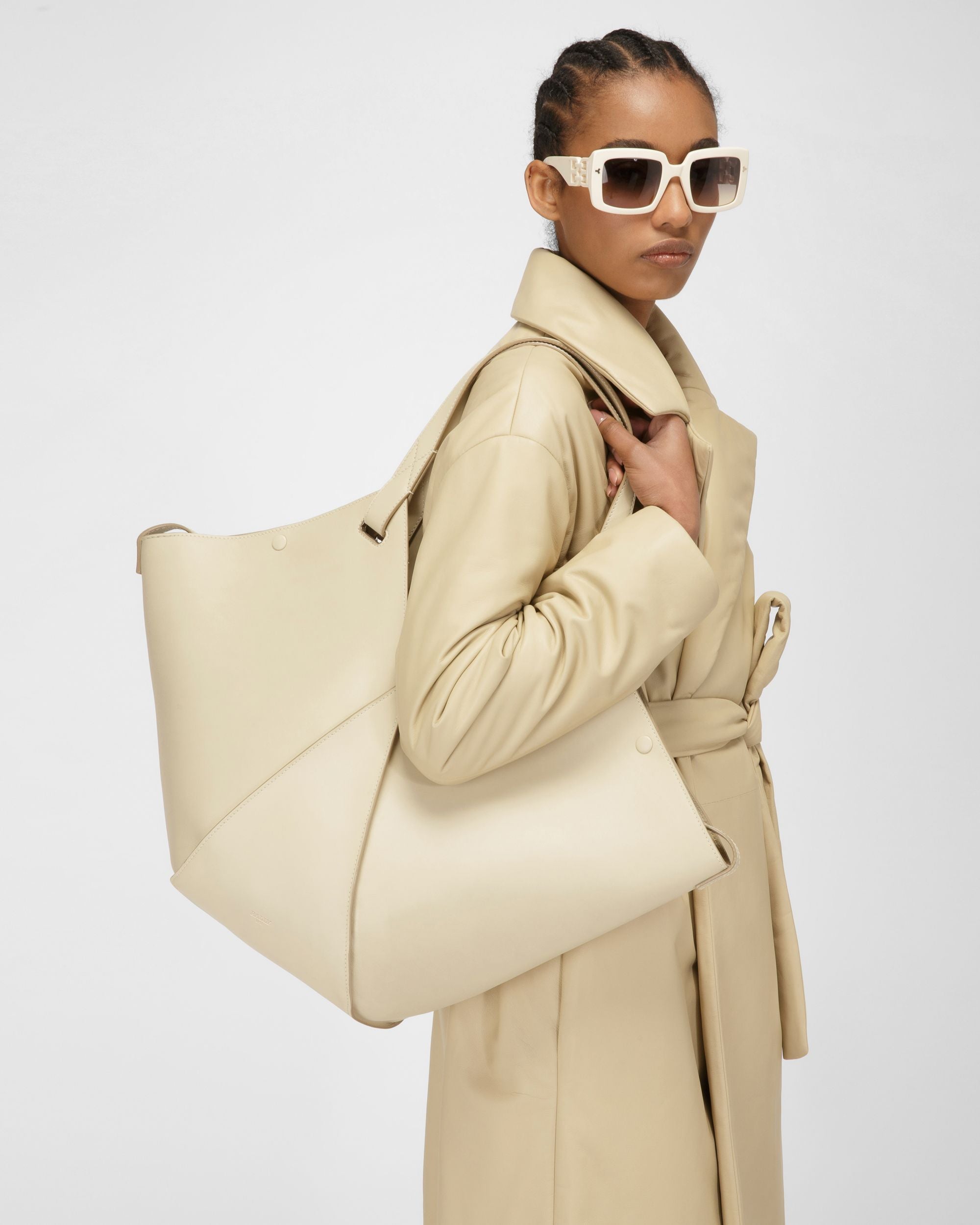 Ahria Bolso Tote En Cuero De Color Beige Claro - Mujer - Bally - 02