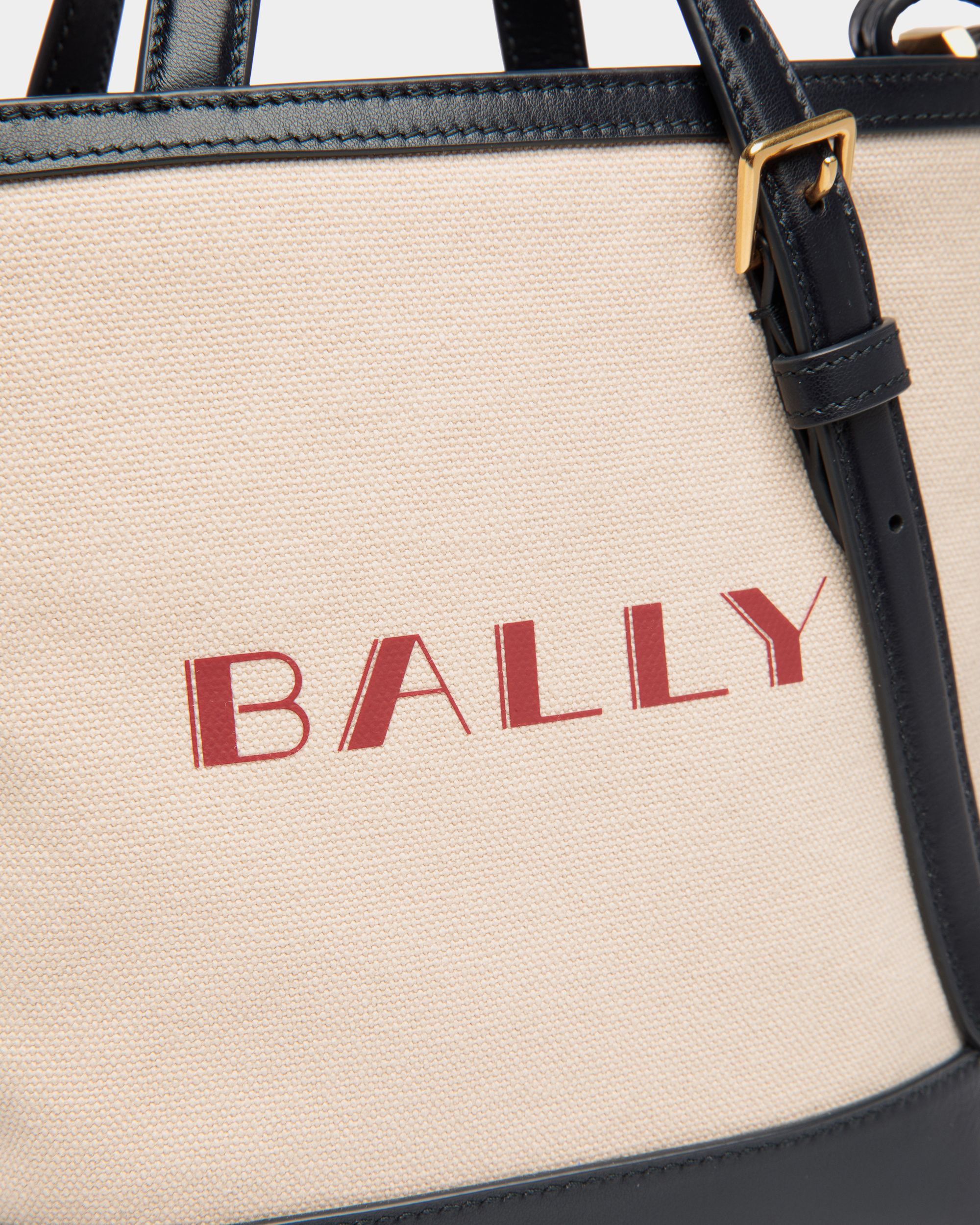 Bolso Tote Pequeño Summer Capsule De Lona Y Piel Natural Y Navy Blue - Mujer - Bally - 04