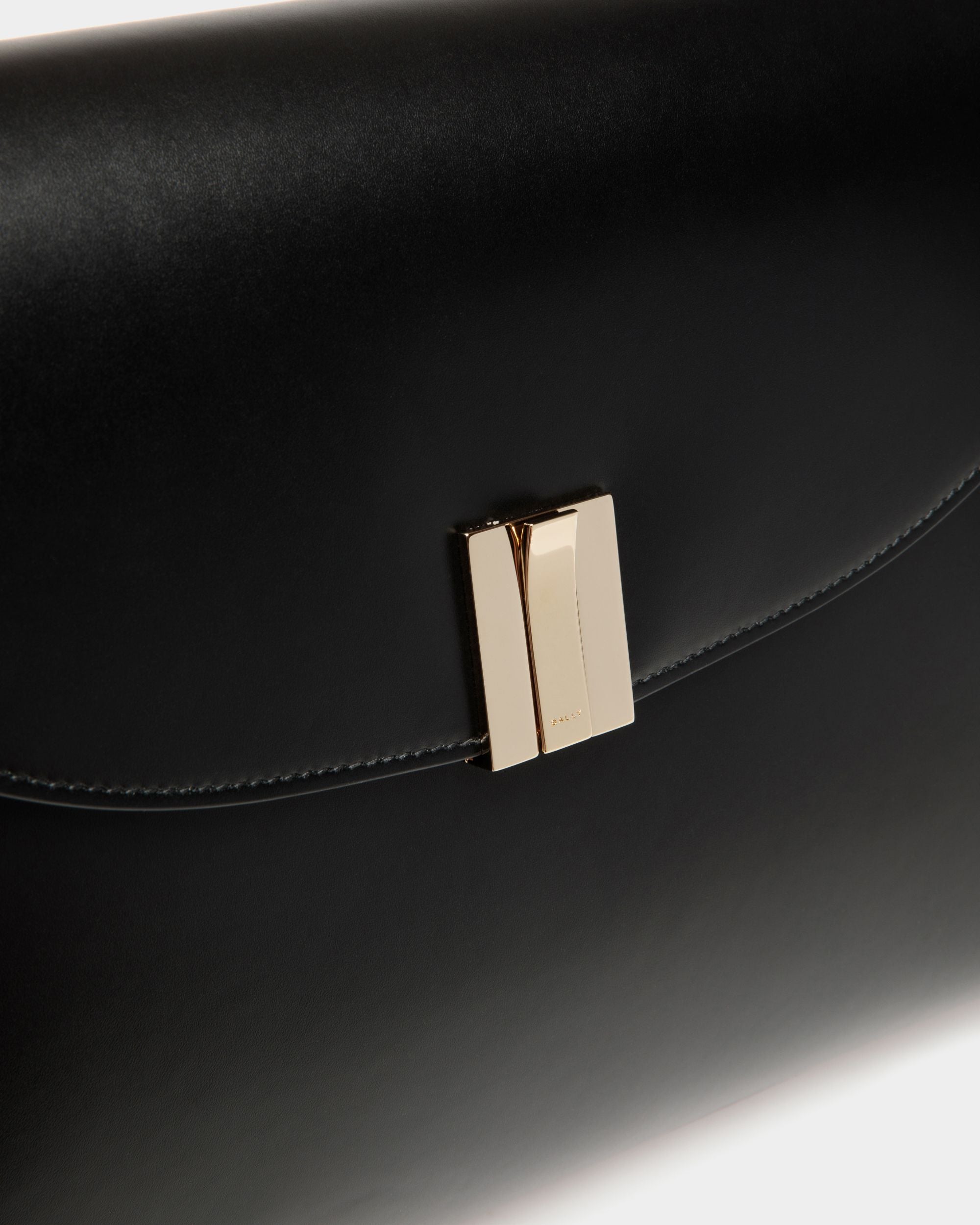 Ollam Shoulder Bag In Black Leather - Women's - Bally - 06