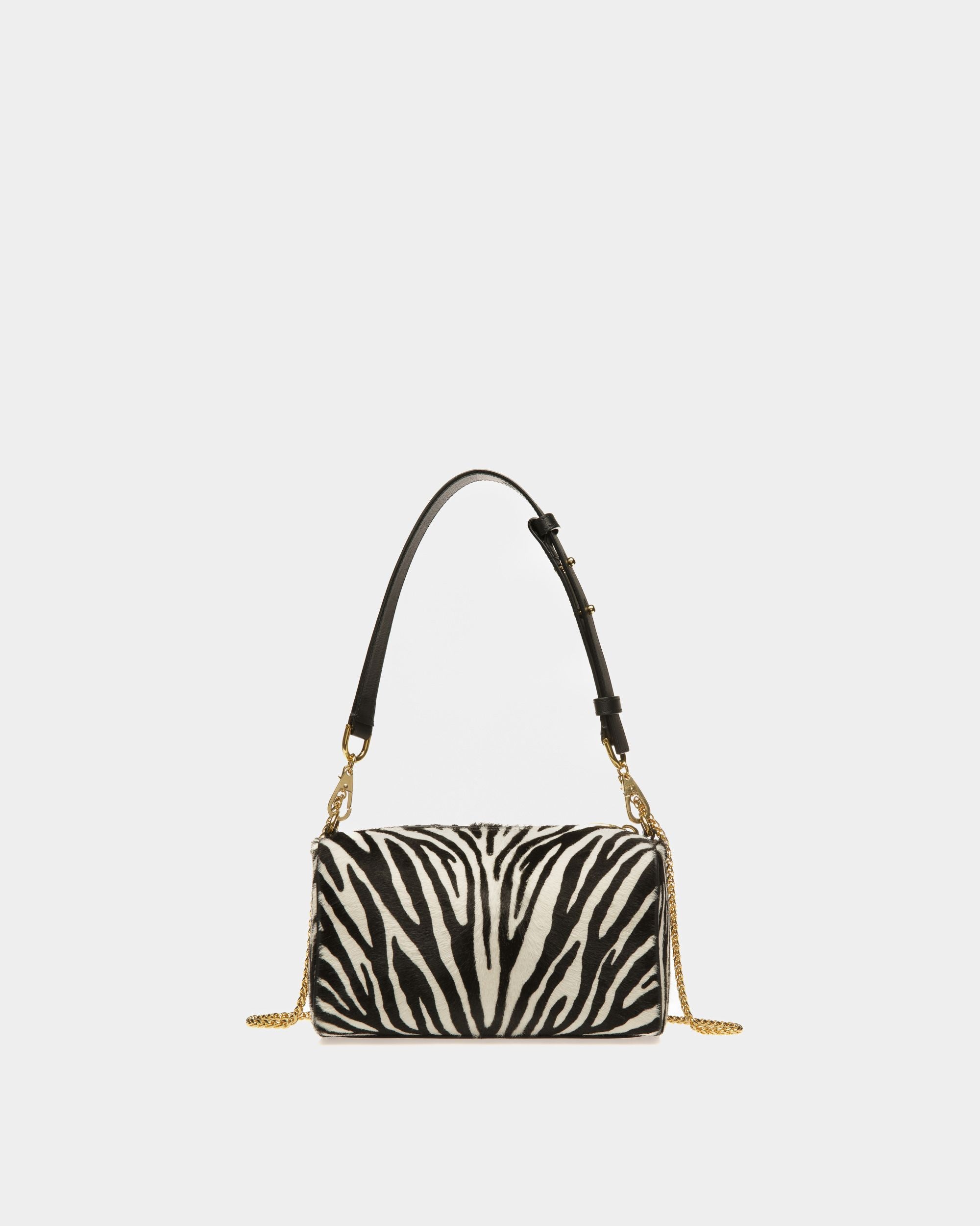 Minibolso Emblem De Piel De Becerro Con Pelo Blanca Y Negra - Mujer - Bally - 02