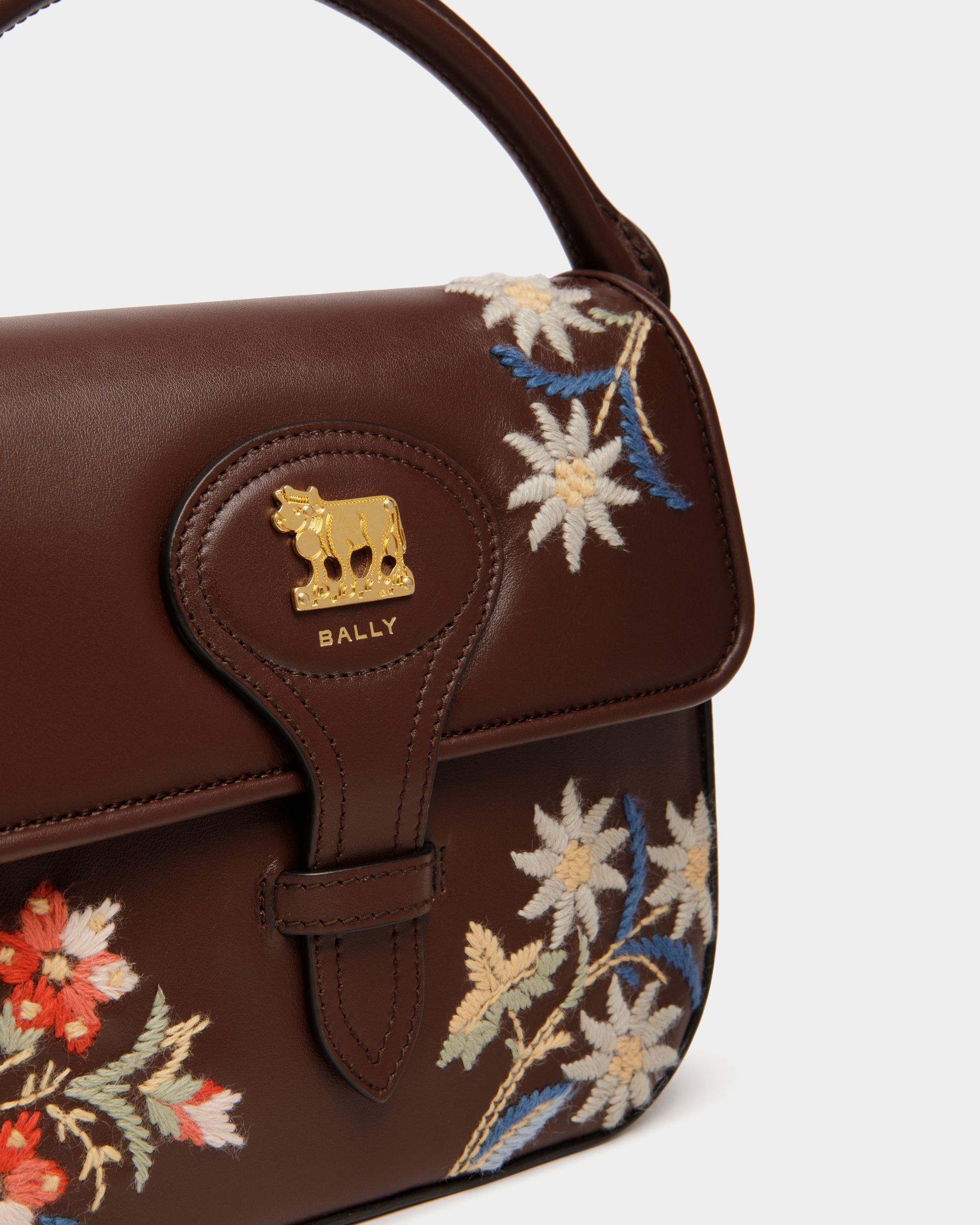Minibolso De La Cápsula Winter Piel Chestnut Brown Con Alpine Flowers - Mujer - Bally - 05