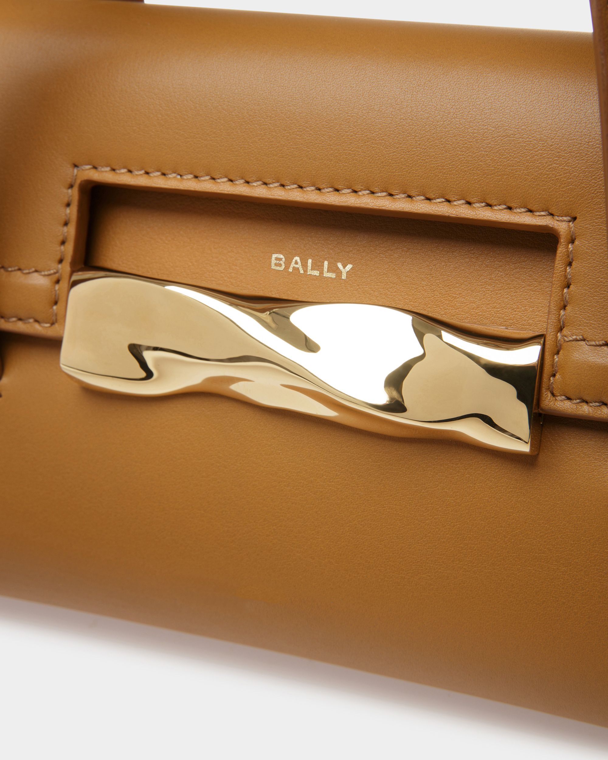 Minibolso Baroque De Piel Color Desierto - Mujer - Bally - 05