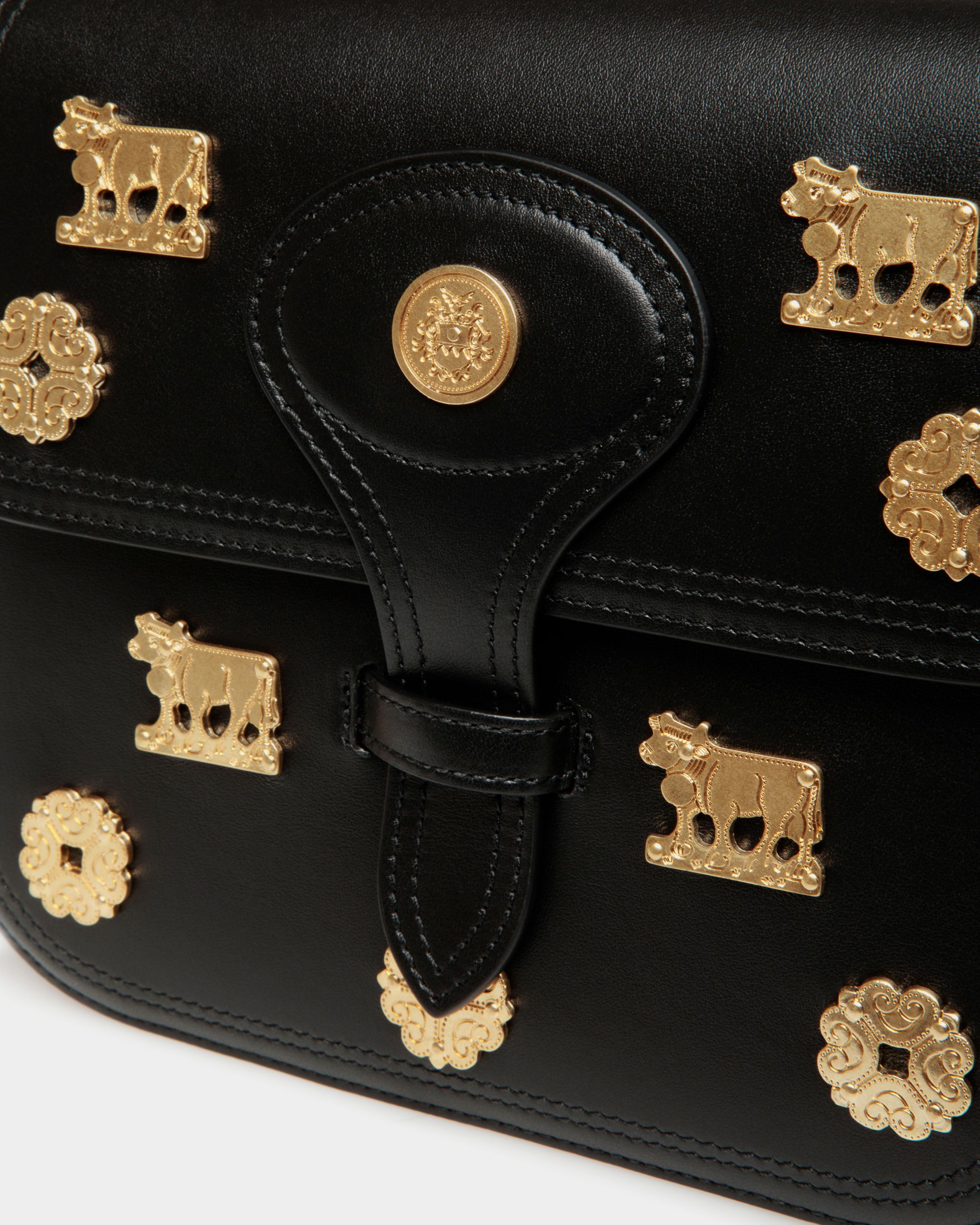 Minibolso Beckett De Piel Negra Con Tachuelas - Mujer - Bally - 06