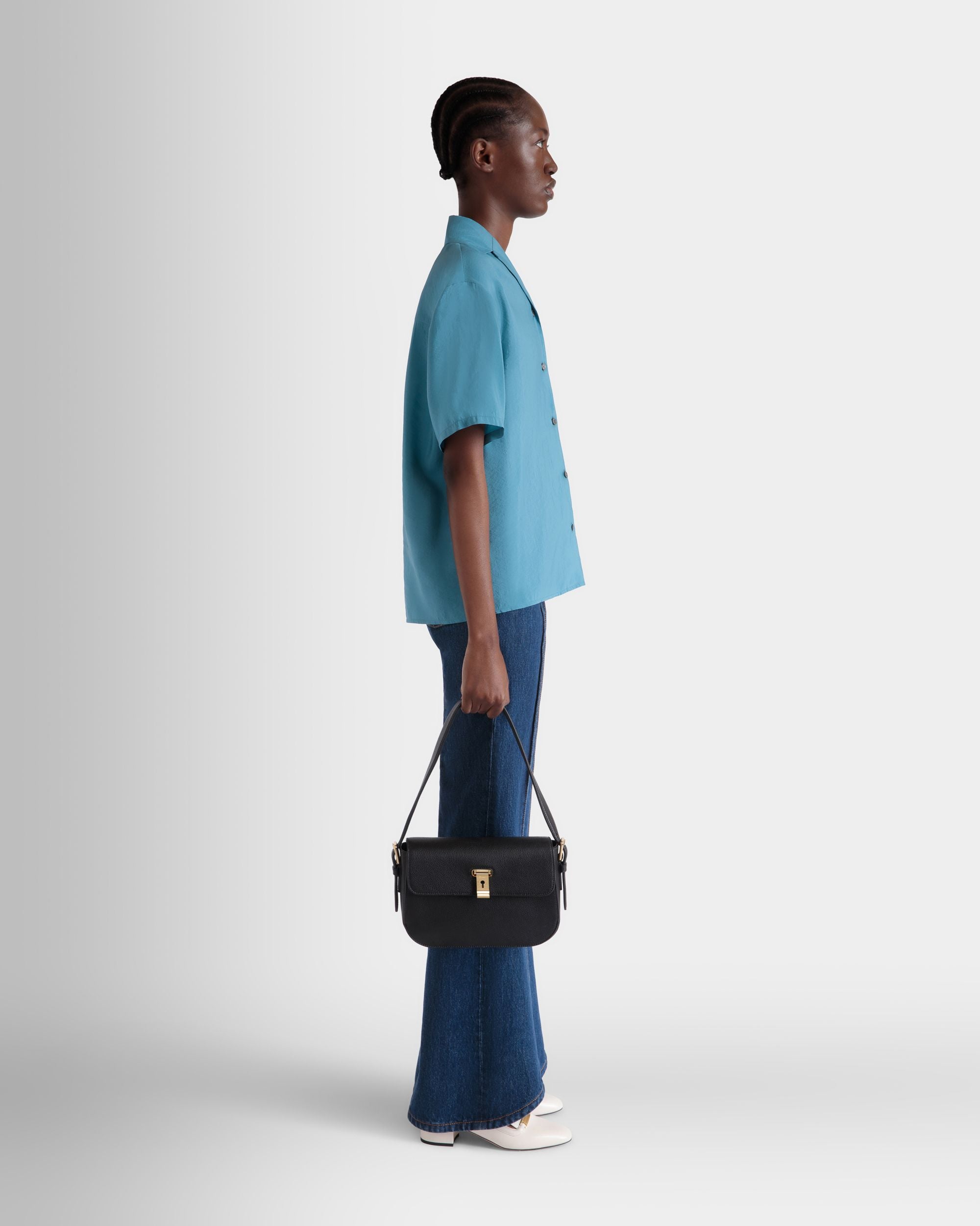 Bolso De Hombro Lock Me De Piel Granulada Negra - Mujer - Bally - 02