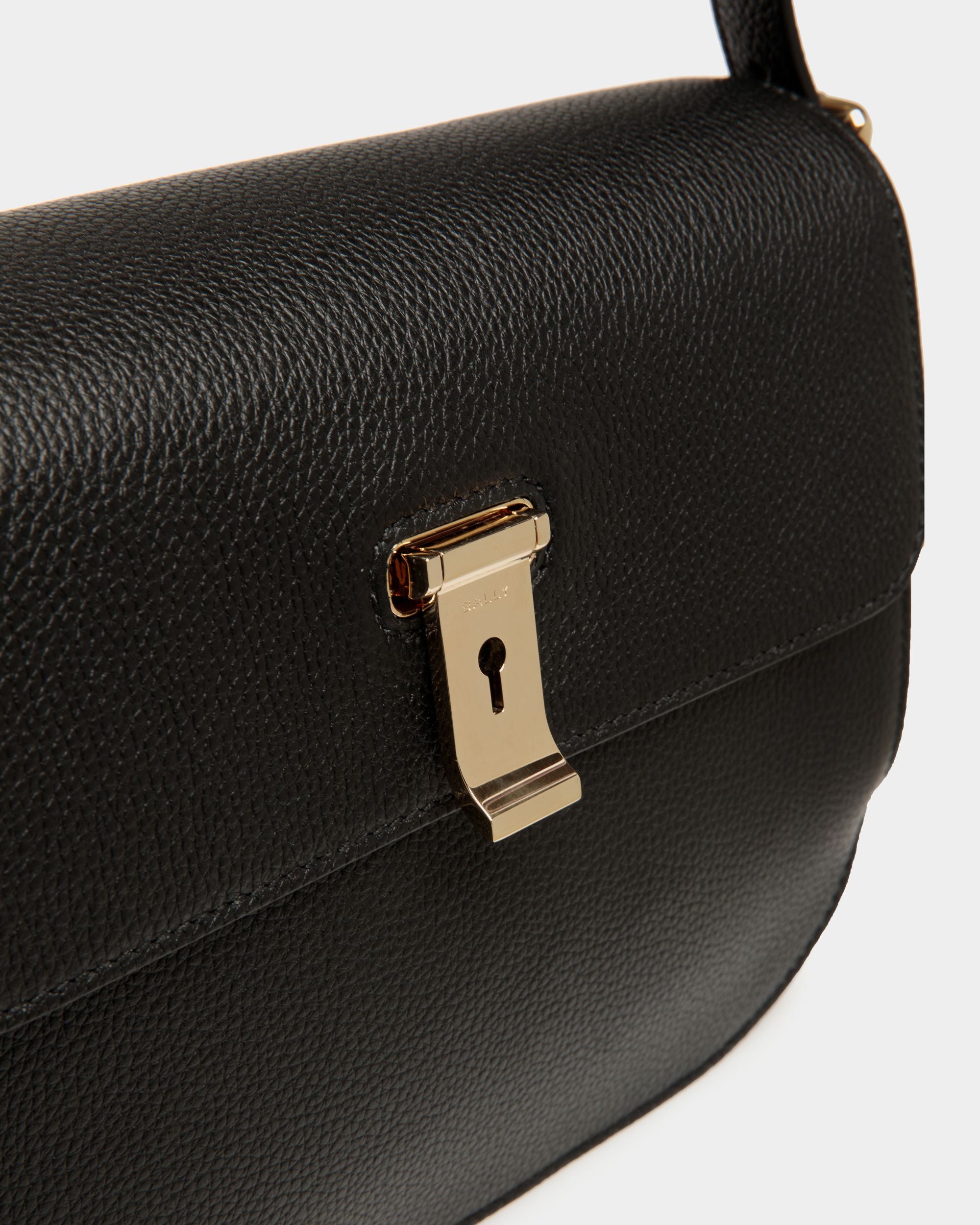 Bolso De Hombro Lock Me De Piel Granulada Negra - Mujer - Bally - 06