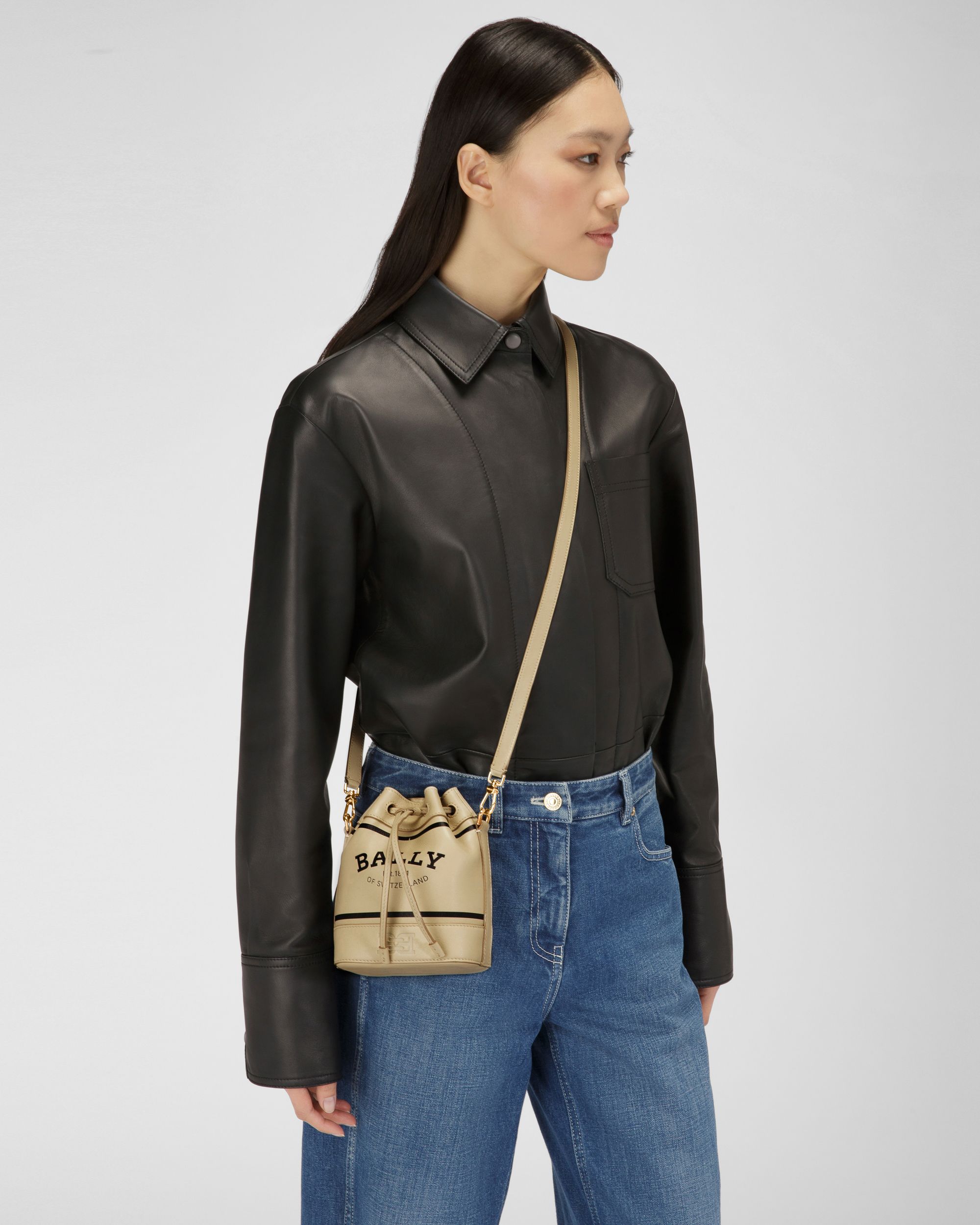 Cleoh Xs Leather Bucket Bag In Light Beige - Women's - Bally - 02