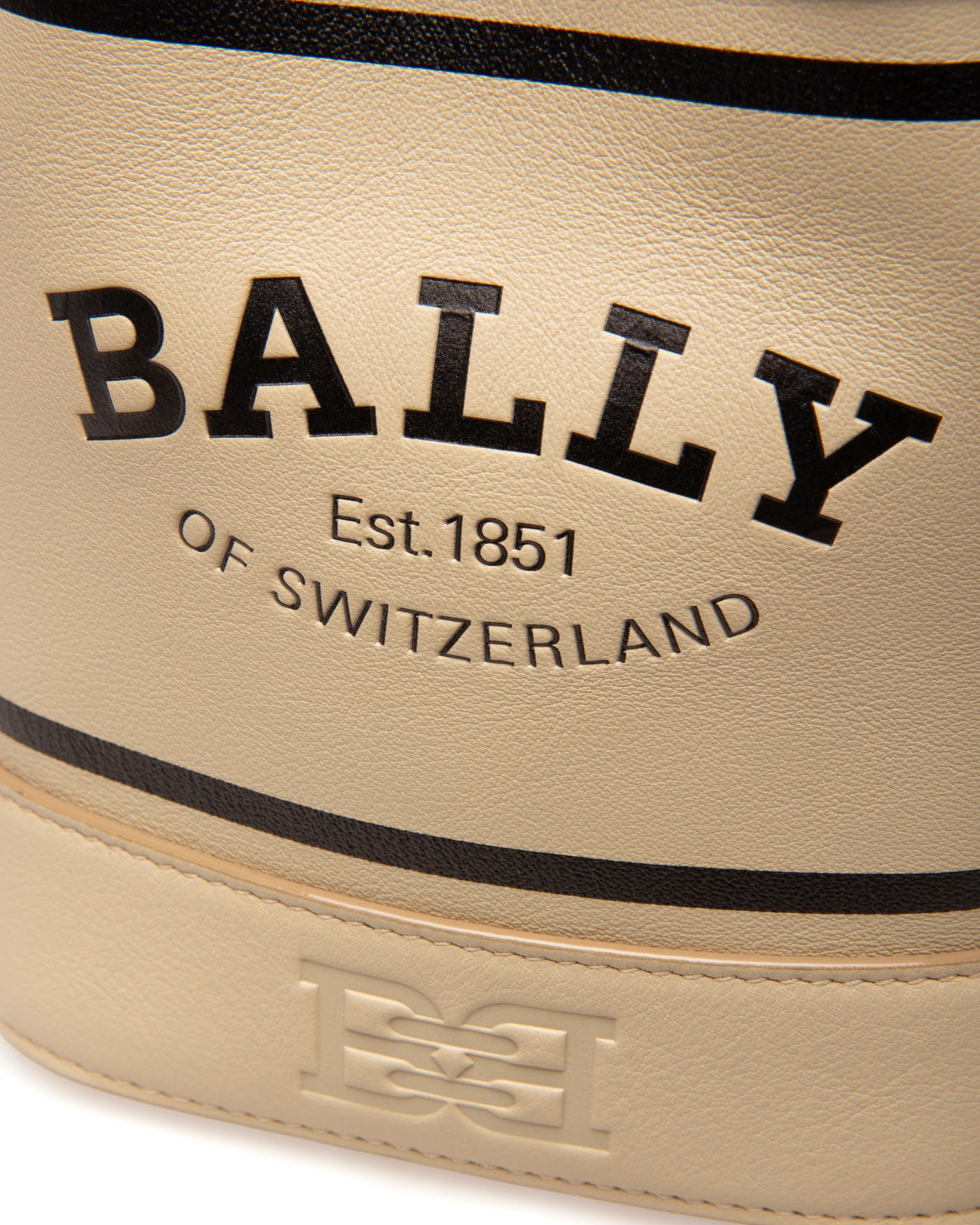 Cleoh Xs Leather Bucket Bag In Light Beige - Women's - Bally - 05