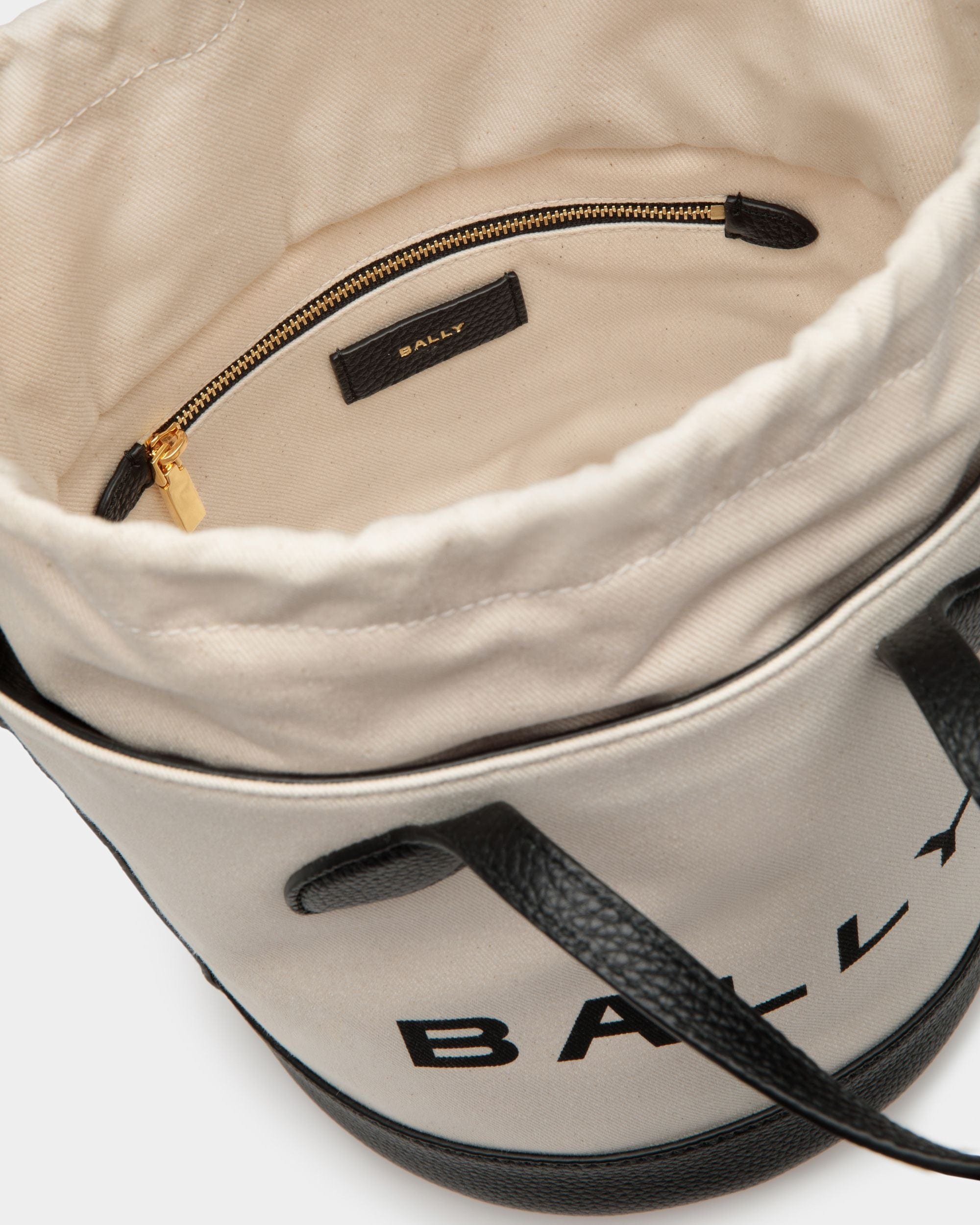 Bolso Cubo Bar De Tela Color Natural Y Negro - Mujer - Bally - 05