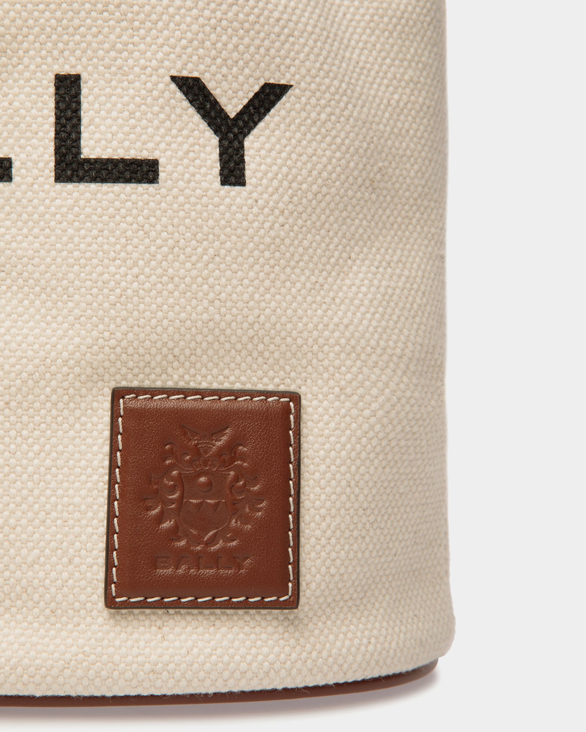 Bolso Cubo Akelei De Lona Natural - Mujer - Bally - 05