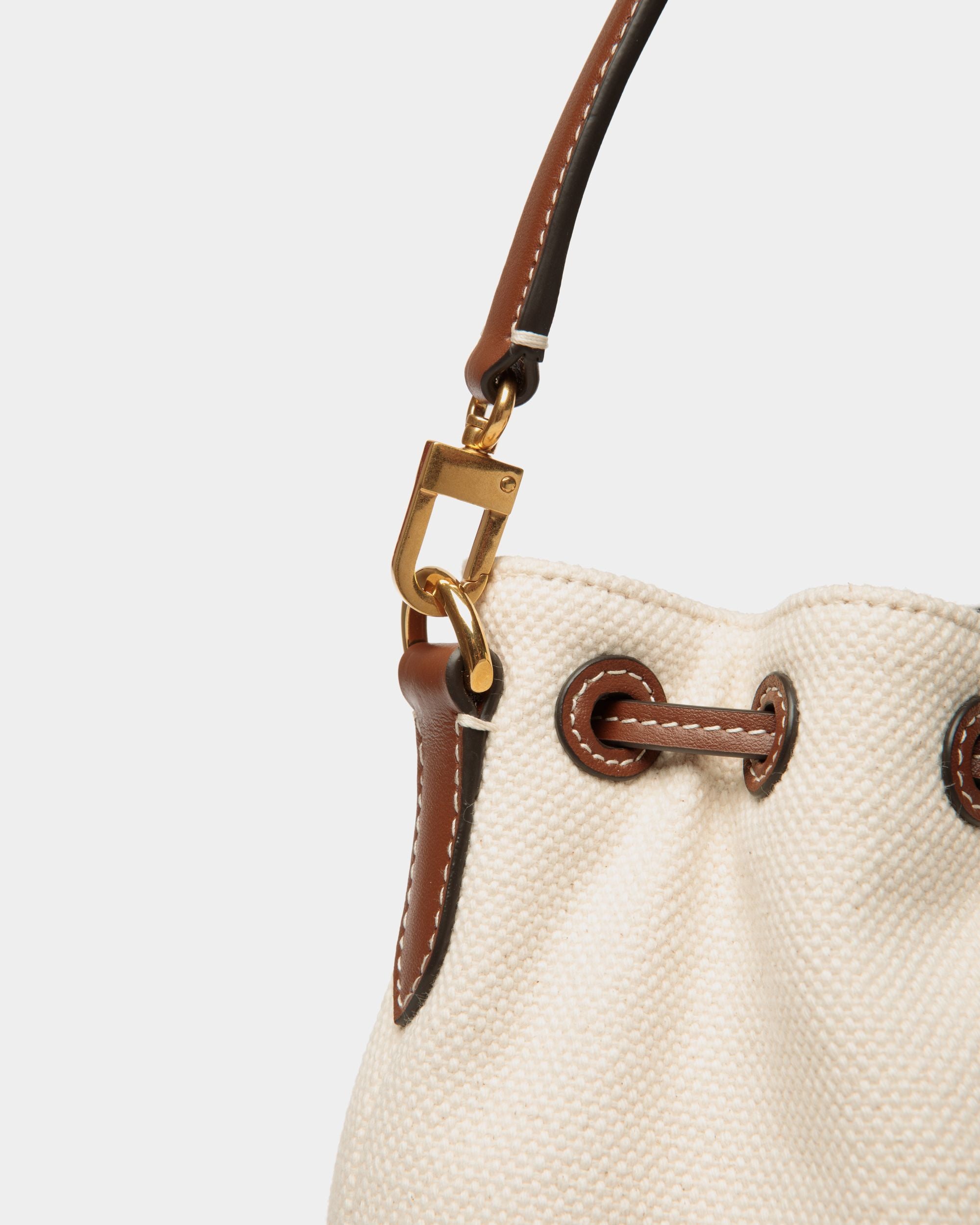 Bolso Cubo Akelei De Lona Natural - Mujer - Bally - 06