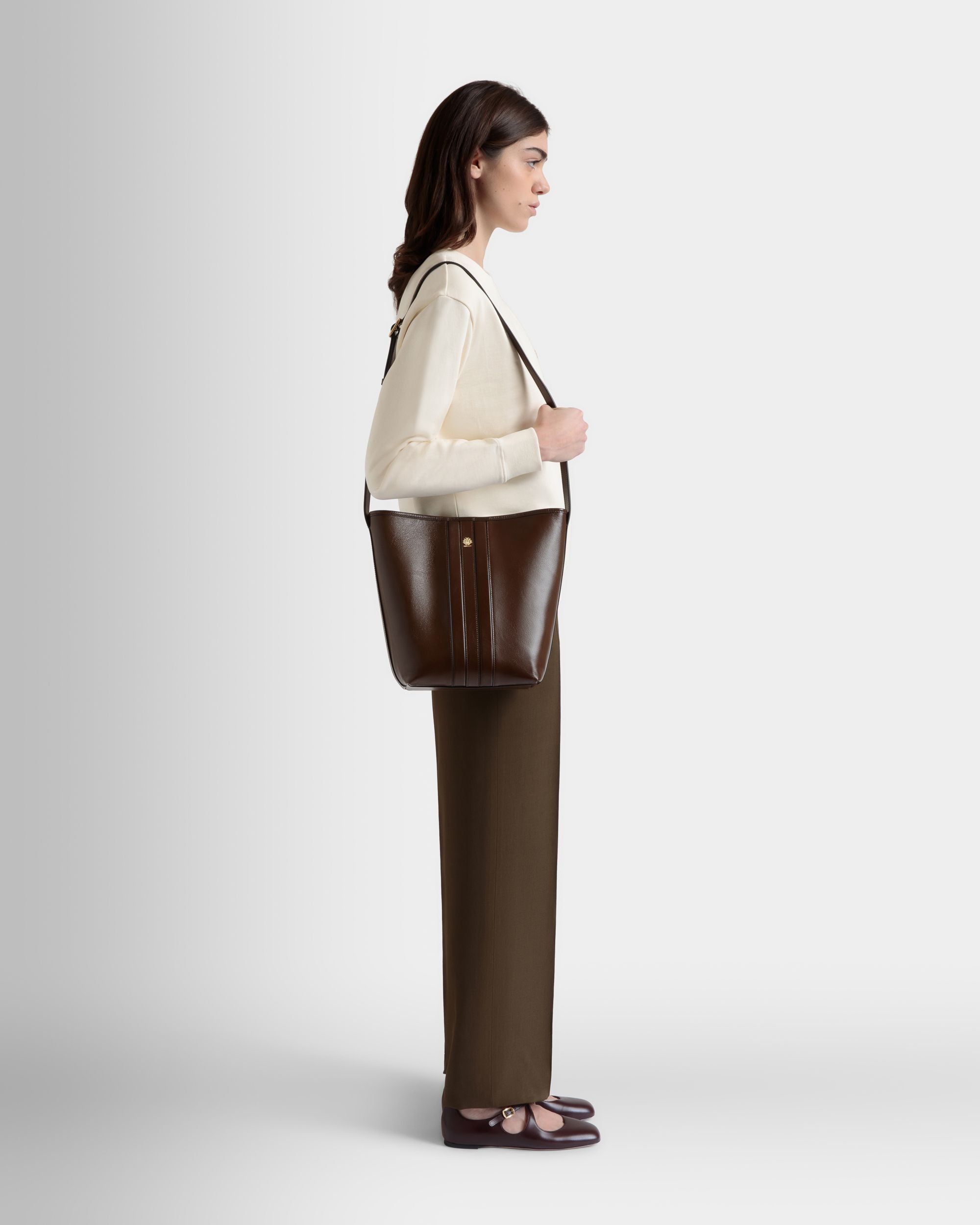 Bolso Cubo Beckett De Piel Marron Glacé - Mujer - Bally - 02