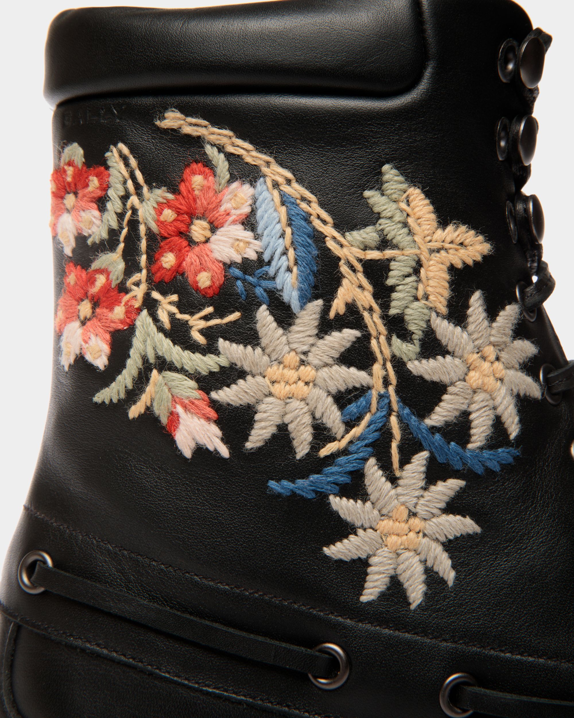Botín De La Cápsula Winter De Piel Negra Con Alpine Flowers - Mujer - Bally - 06
