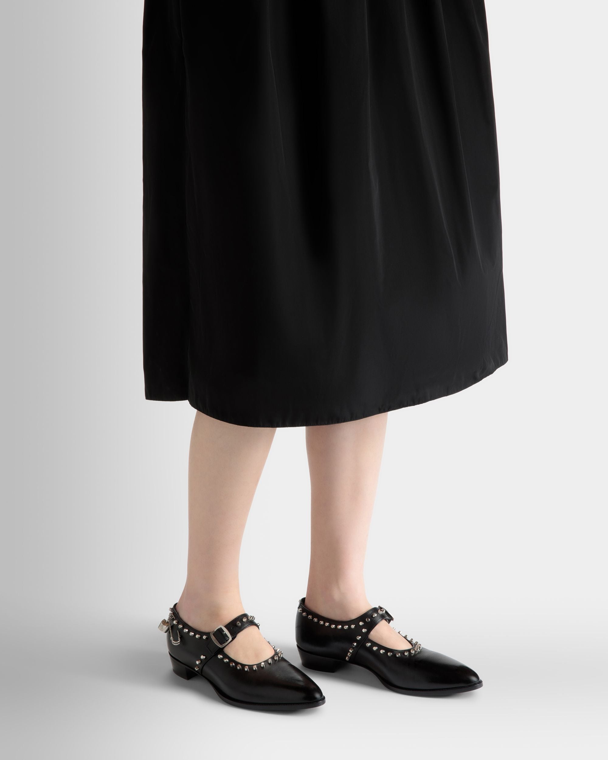 Merceditas Glendale De Piel Negra Con Tachuelas - Mujer - Bally - 02