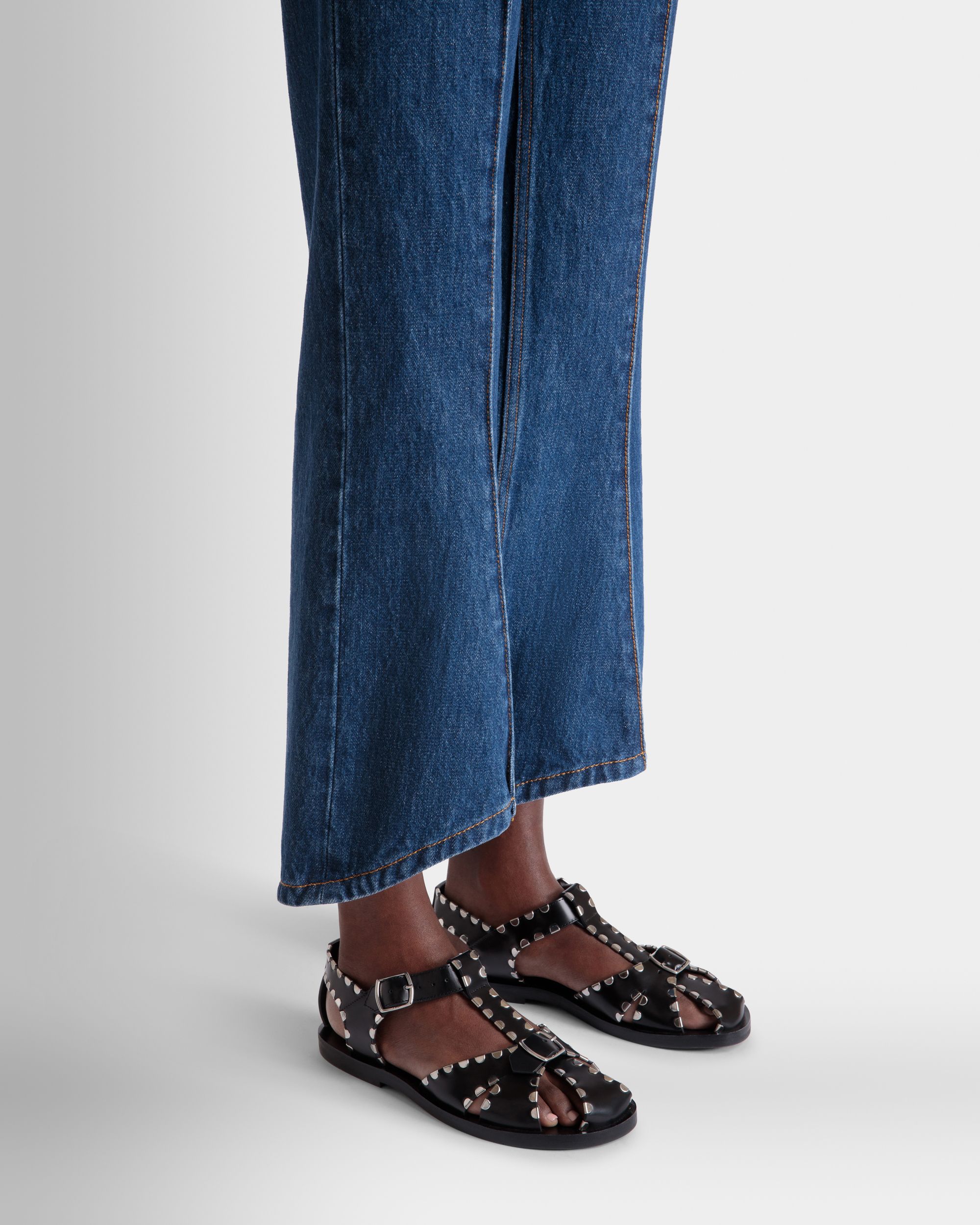 Sandalia Plana Salis De Piel Negra - Mujer - Bally - 02
