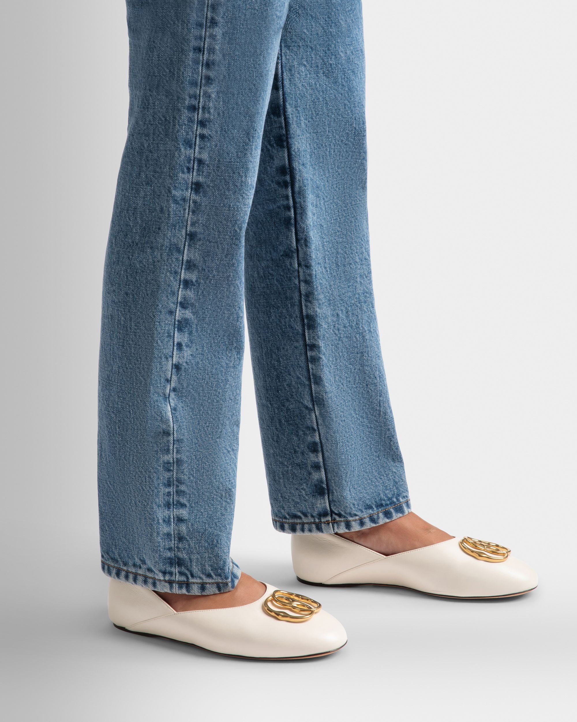 Emblem Slippers In Bone Leather - Women's - Bally - 02