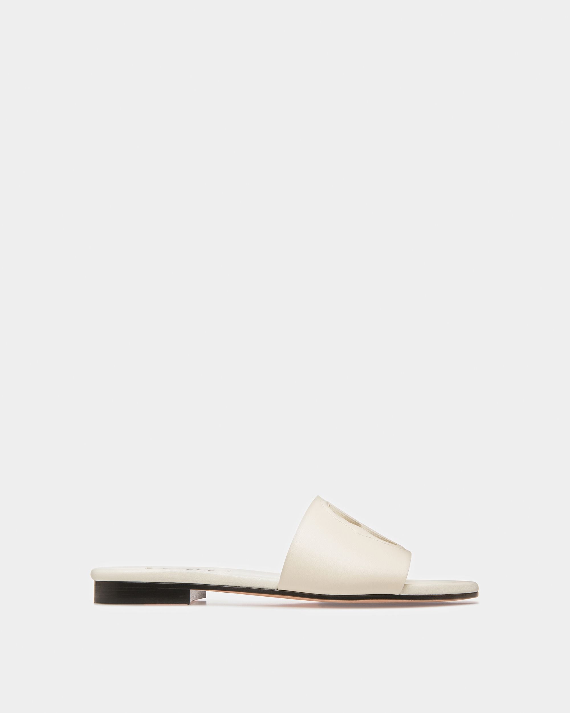 Sandalias Emblem De Piel Color Hueso - Mujer - Bally - 01