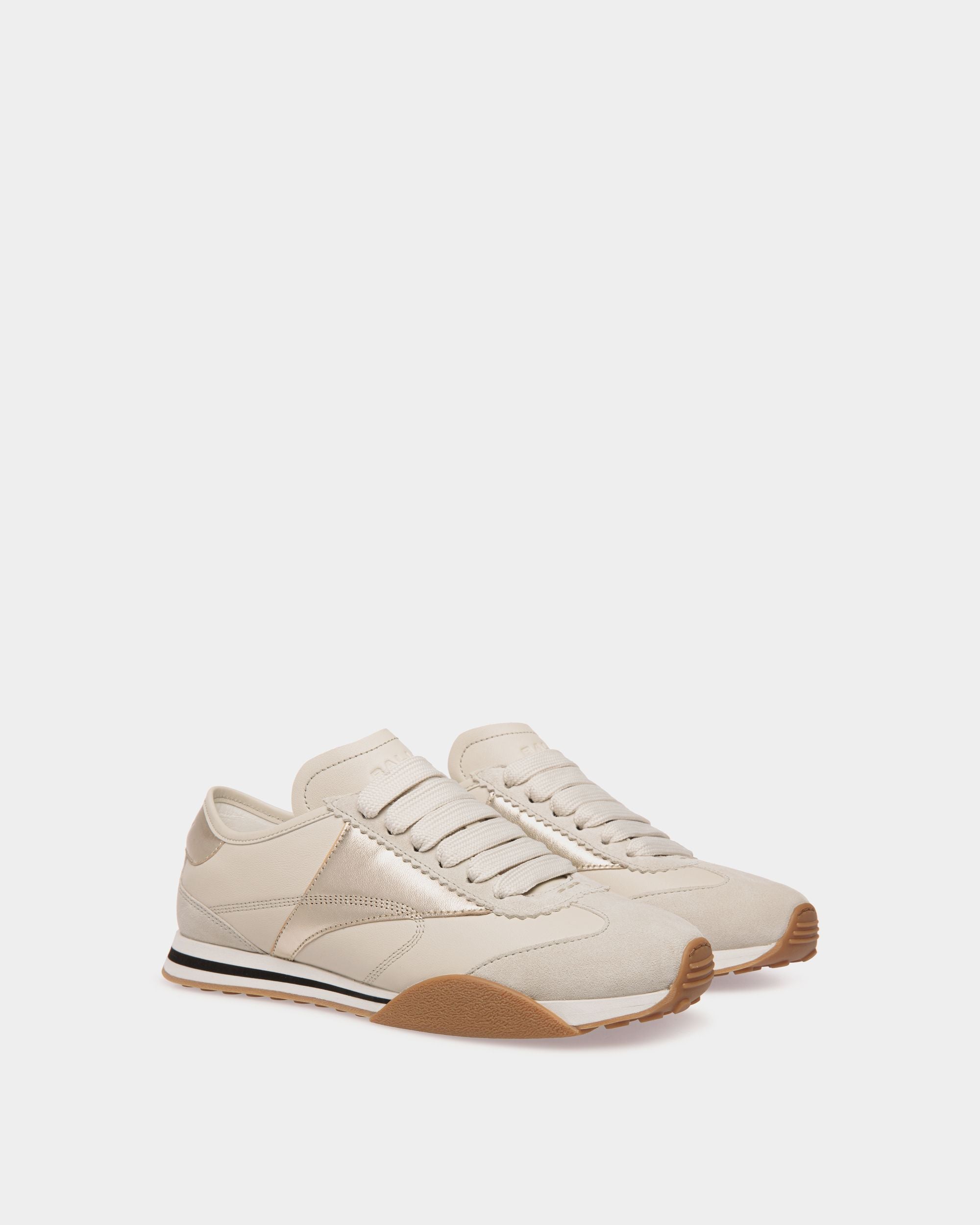 Zapatilla Sussex De Piel Blanca Y Dorada - Mujer - Bally - 02