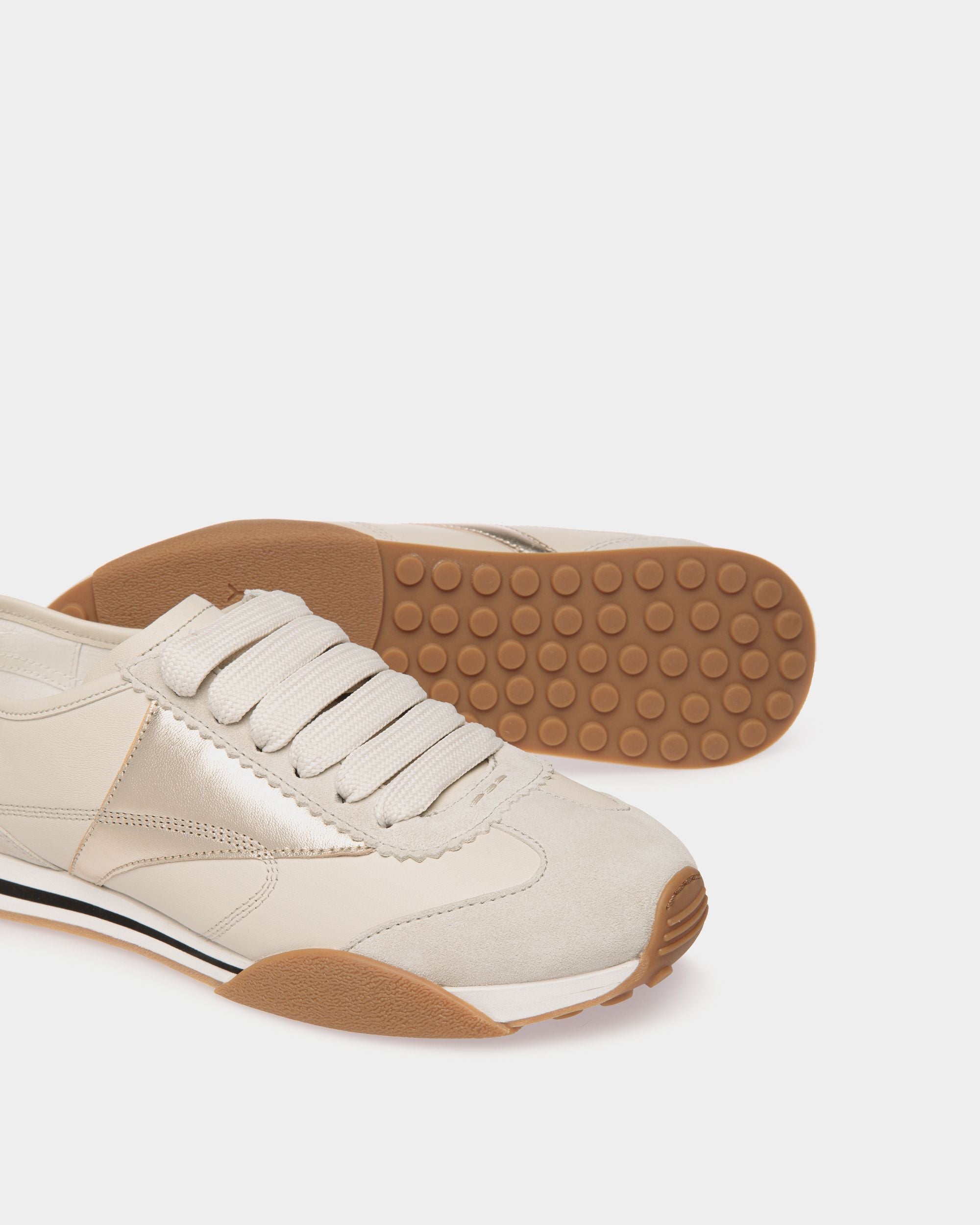Zapatilla Sussex De Piel Blanca Y Dorada - Mujer - Bally - 04