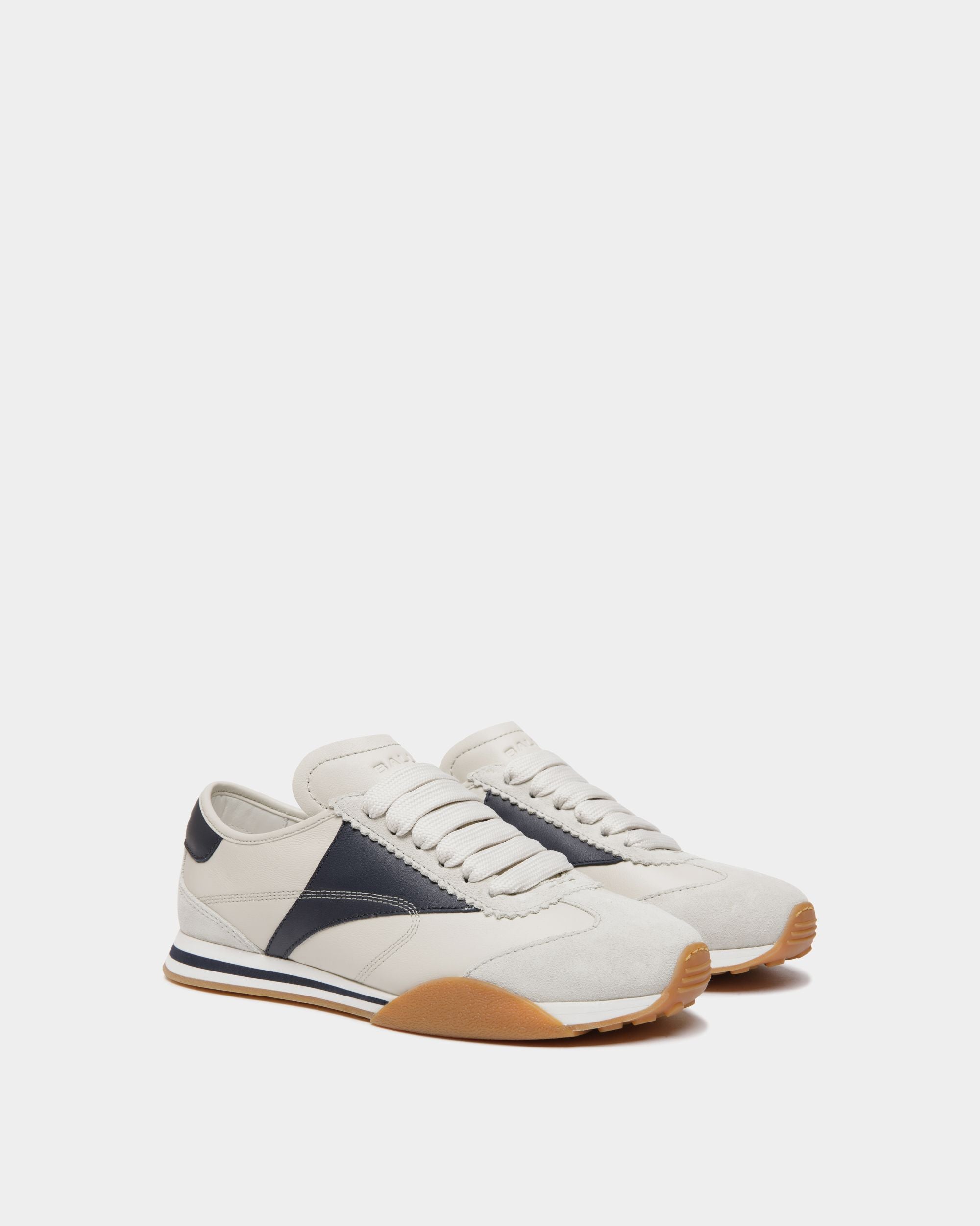 Sussex Sneaker En Cuero Blanco Y Navy Blue - Mujer - Bally - 02