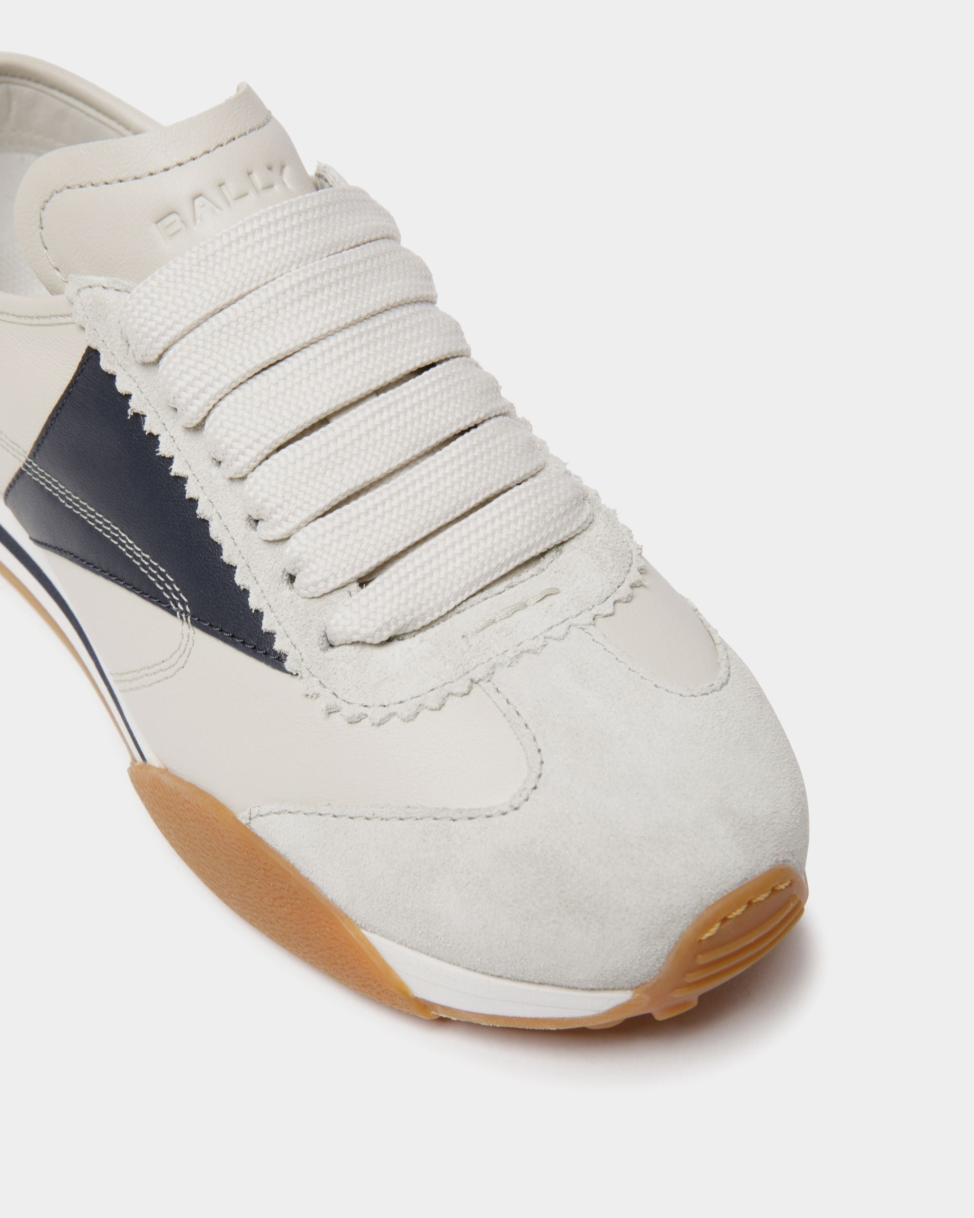 Sussex Sneaker En Cuero Blanco Y Navy Blue - Mujer - Bally - 04