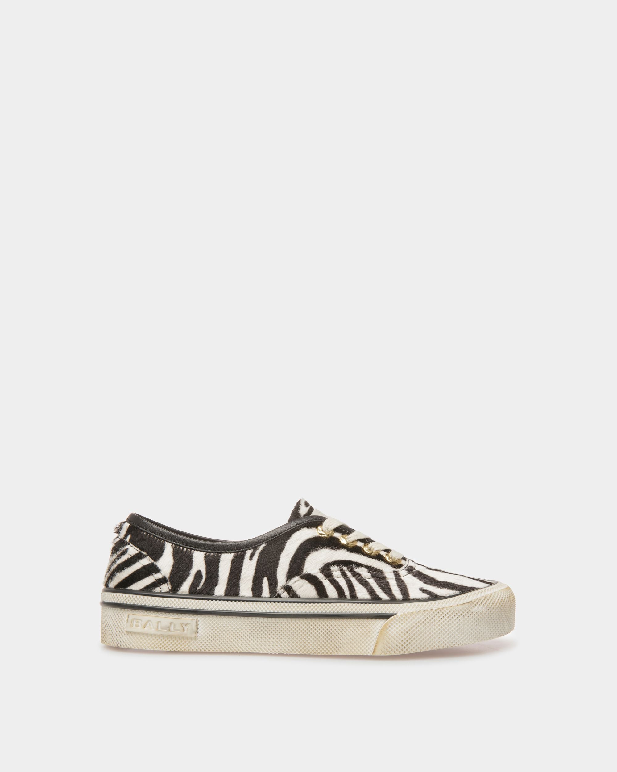 Zapatillas Santa Ana De Piel De Becerro Con Pelo Blanca Y Negra - Mujer - Bally - 01