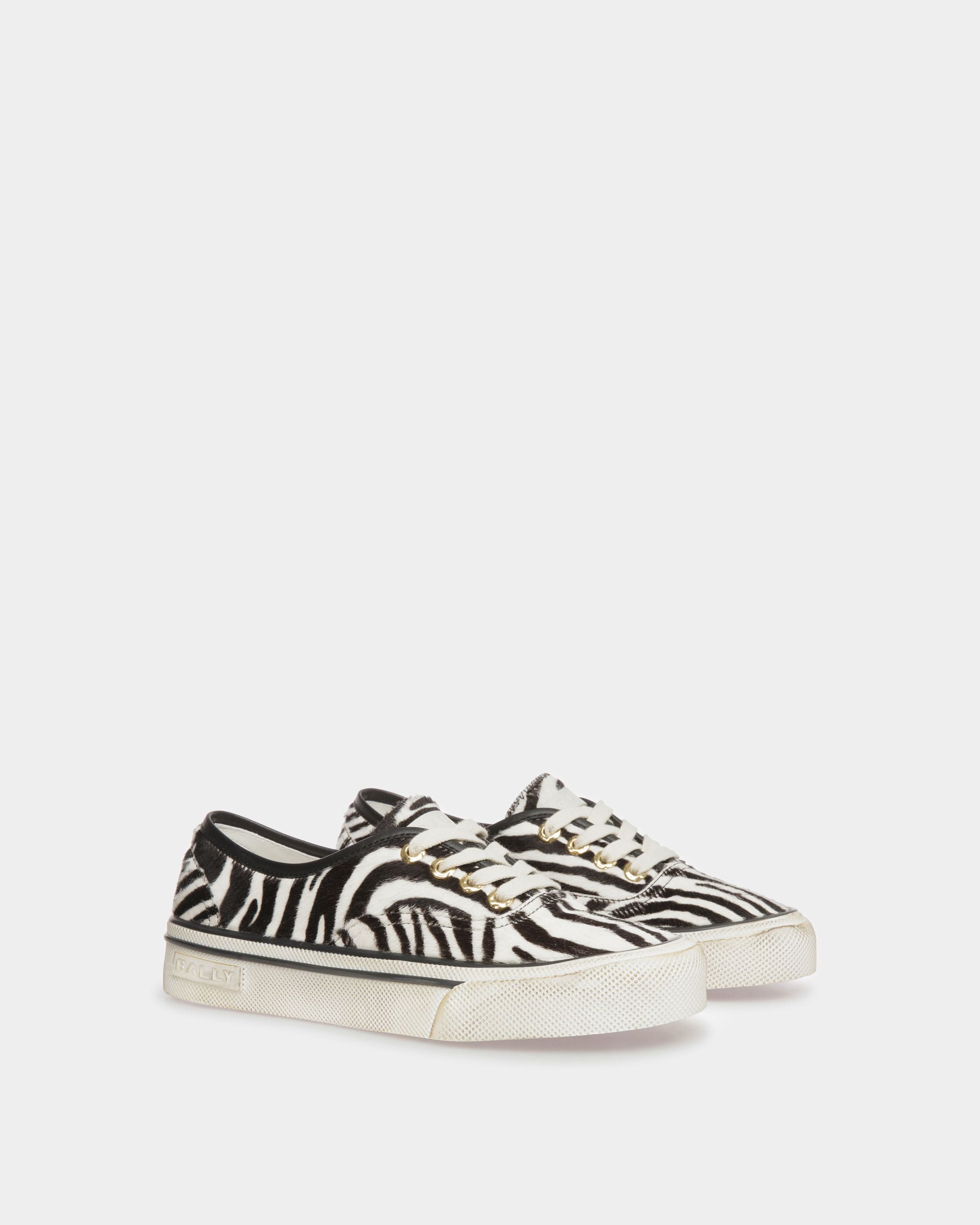 Zapatillas Santa Ana De Piel De Becerro Con Pelo Blanca Y Negra - Mujer - Bally - 02