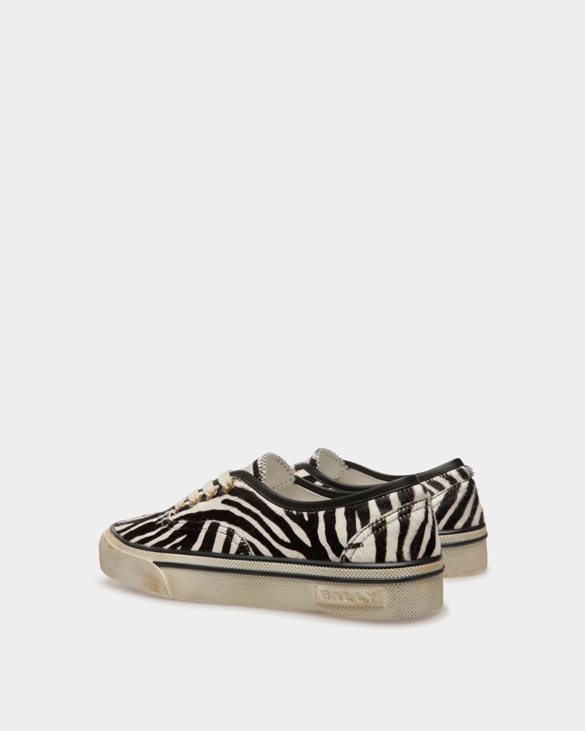 Zapatillas Santa Ana De Piel De Becerro Con Pelo Blanca Y Negra - Mujer - Bally - 03
