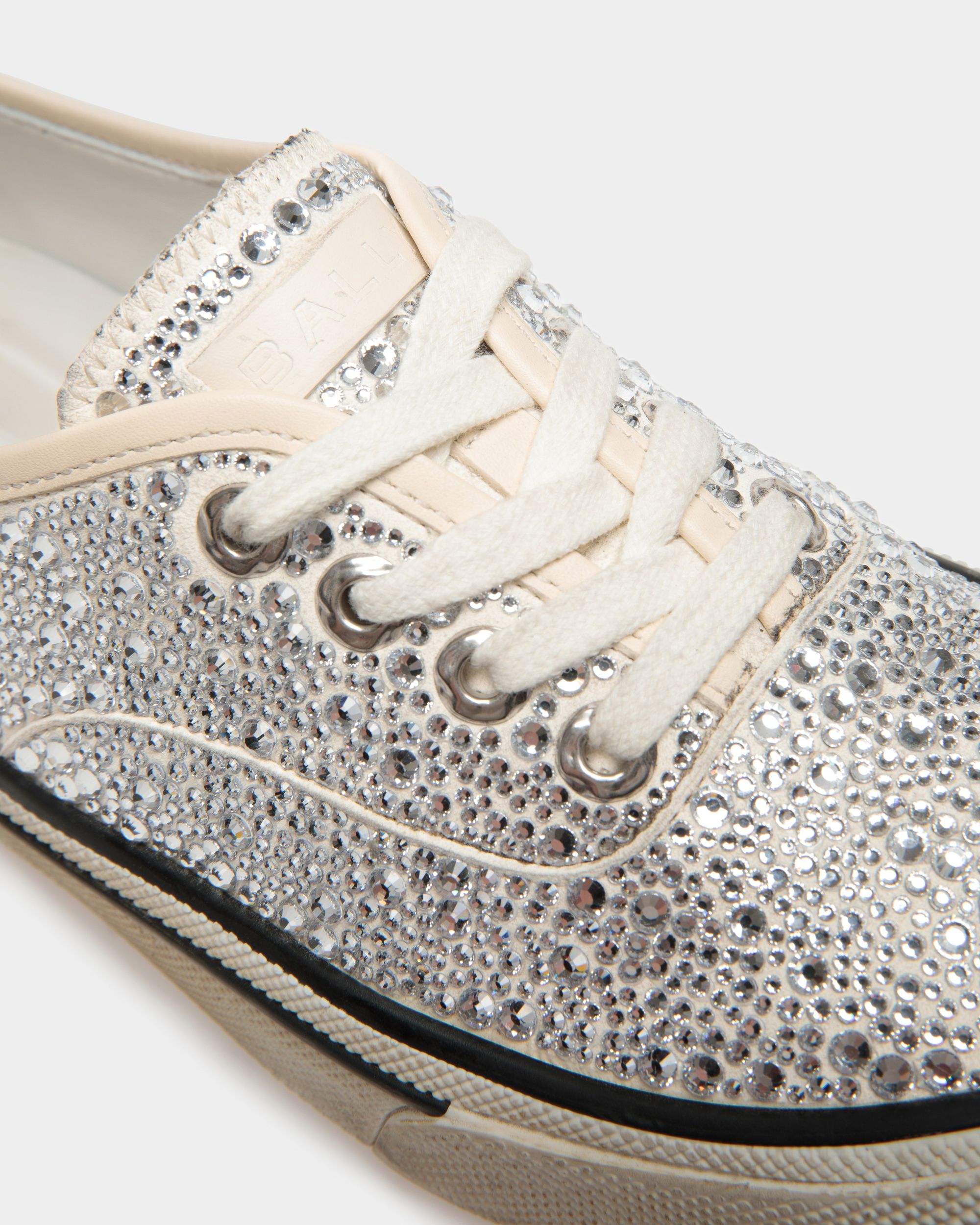 Zapatillas Lawren De Piel Y Strass Color Hueso - Mujer - Bally - 06