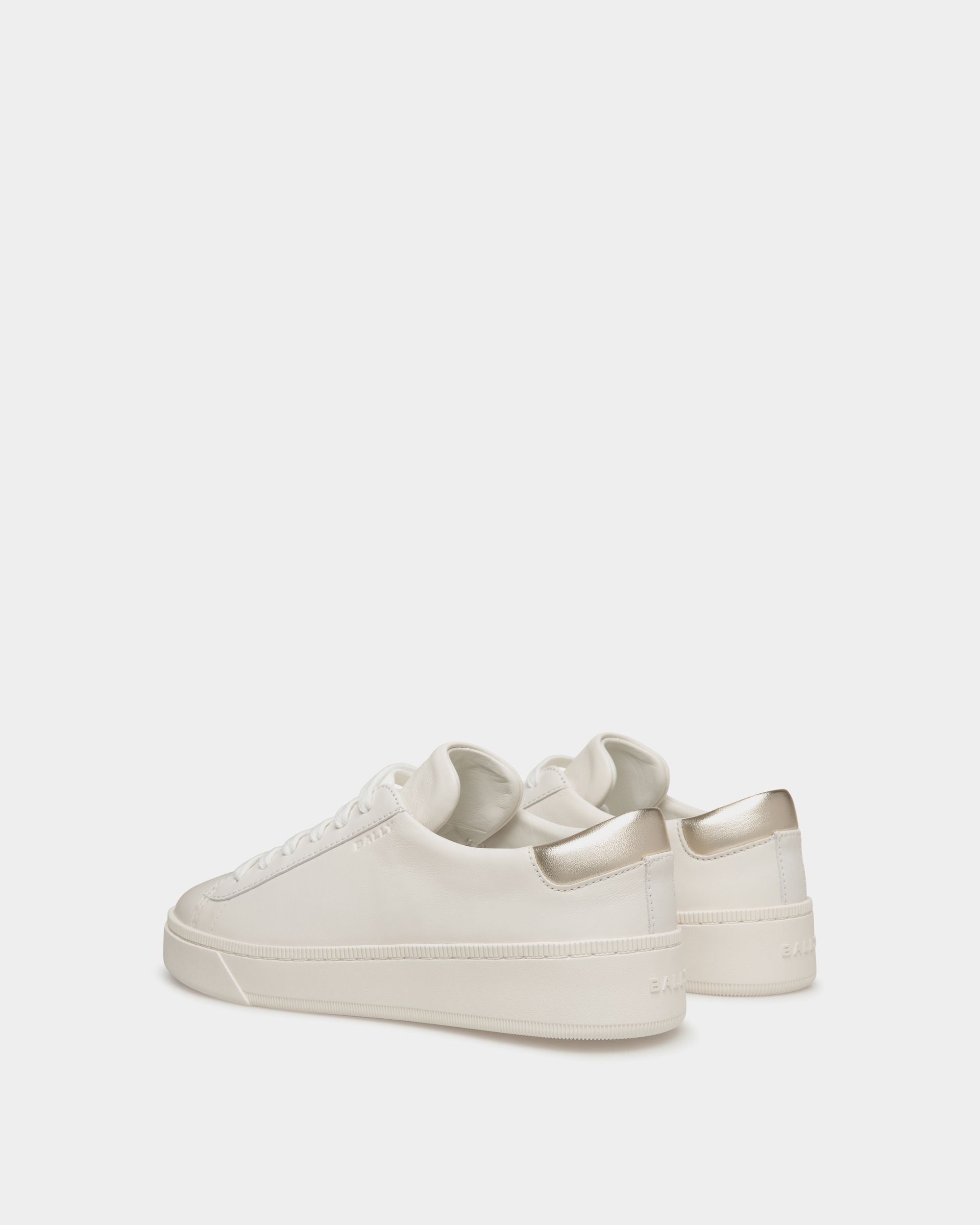 Zapatilla Raise De Piel Blanca Y Dorada - Mujer - Bally - 04