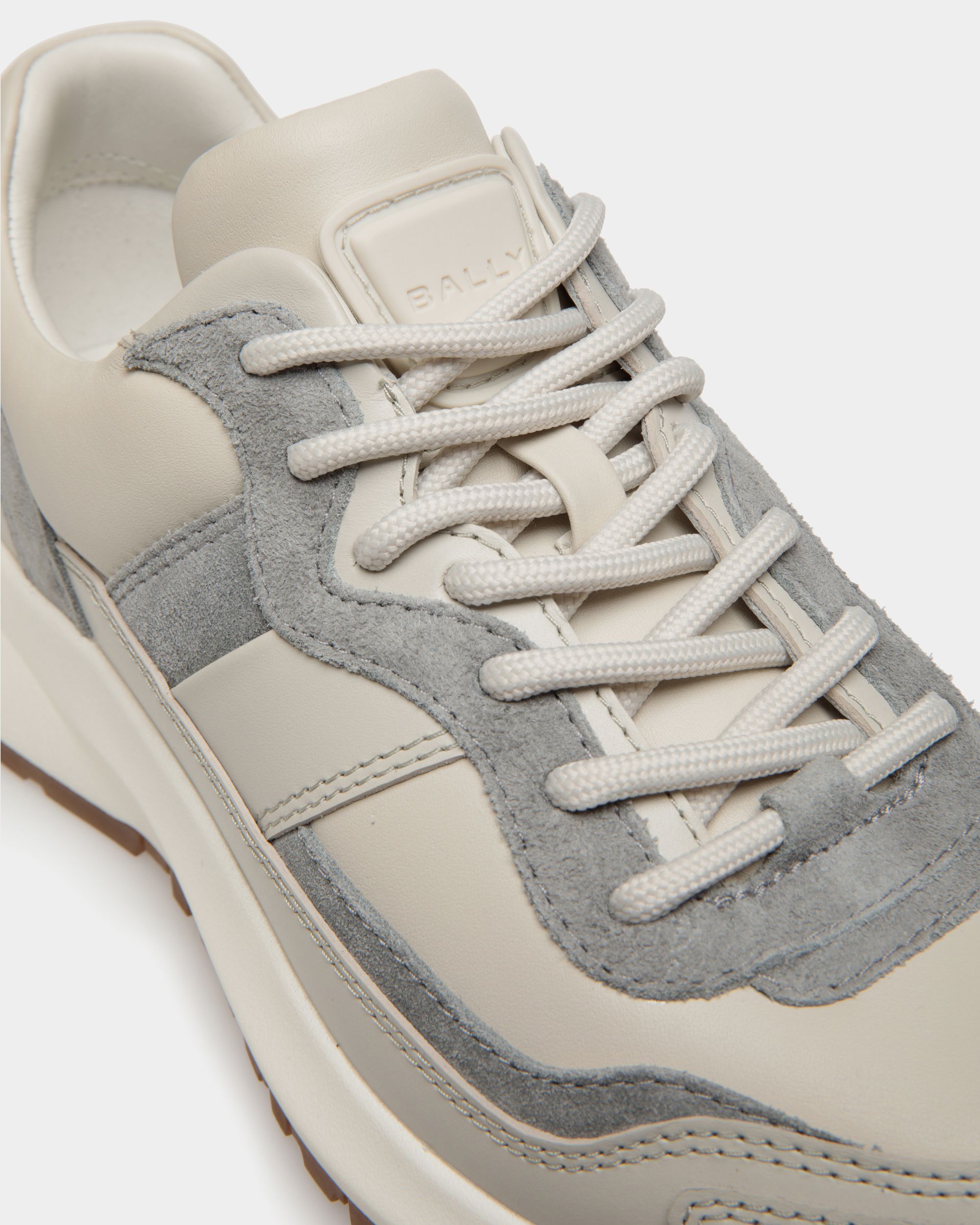 Zapatilla Outline De Piel Dusty White Y Gris Claro - Mujer - Bally - 06