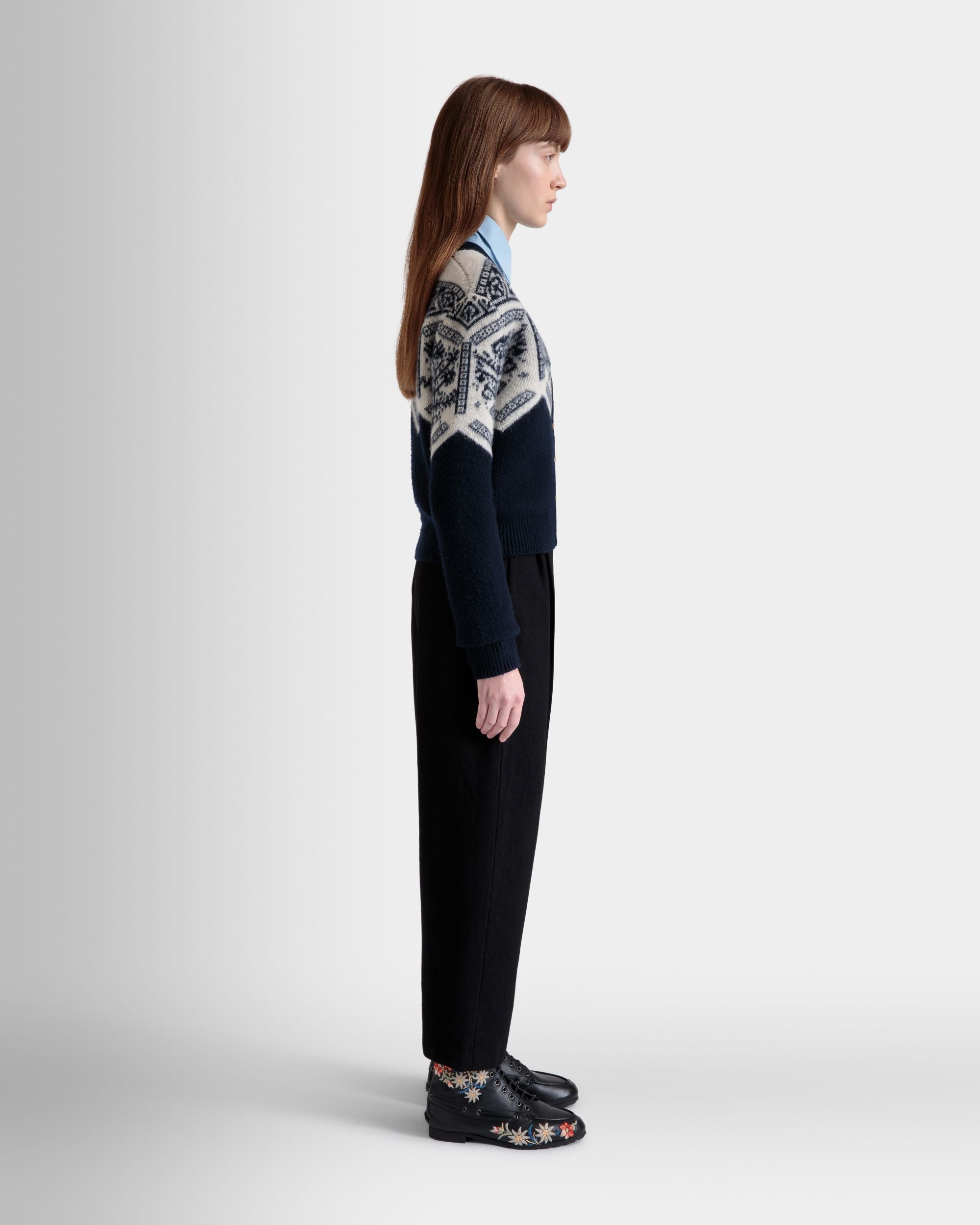 Cárdigan De La Cápsula Winter De Lana Navy Blue Con Heritage Flower - Mujer - Bally - 05
