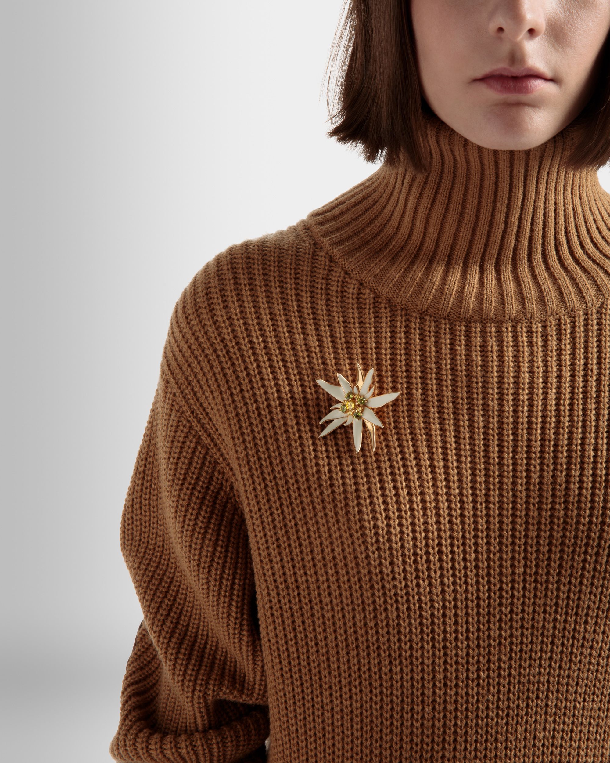 Broche Edelweiss De Oro Martillado - Mujer - Bally - 02