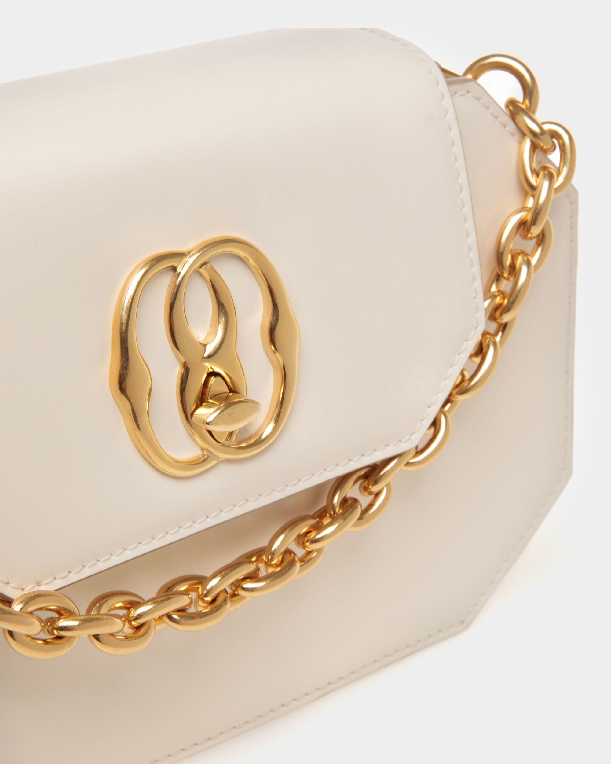 Minibolso Emblem De Piel Blanca - Mujer - Bally - 04