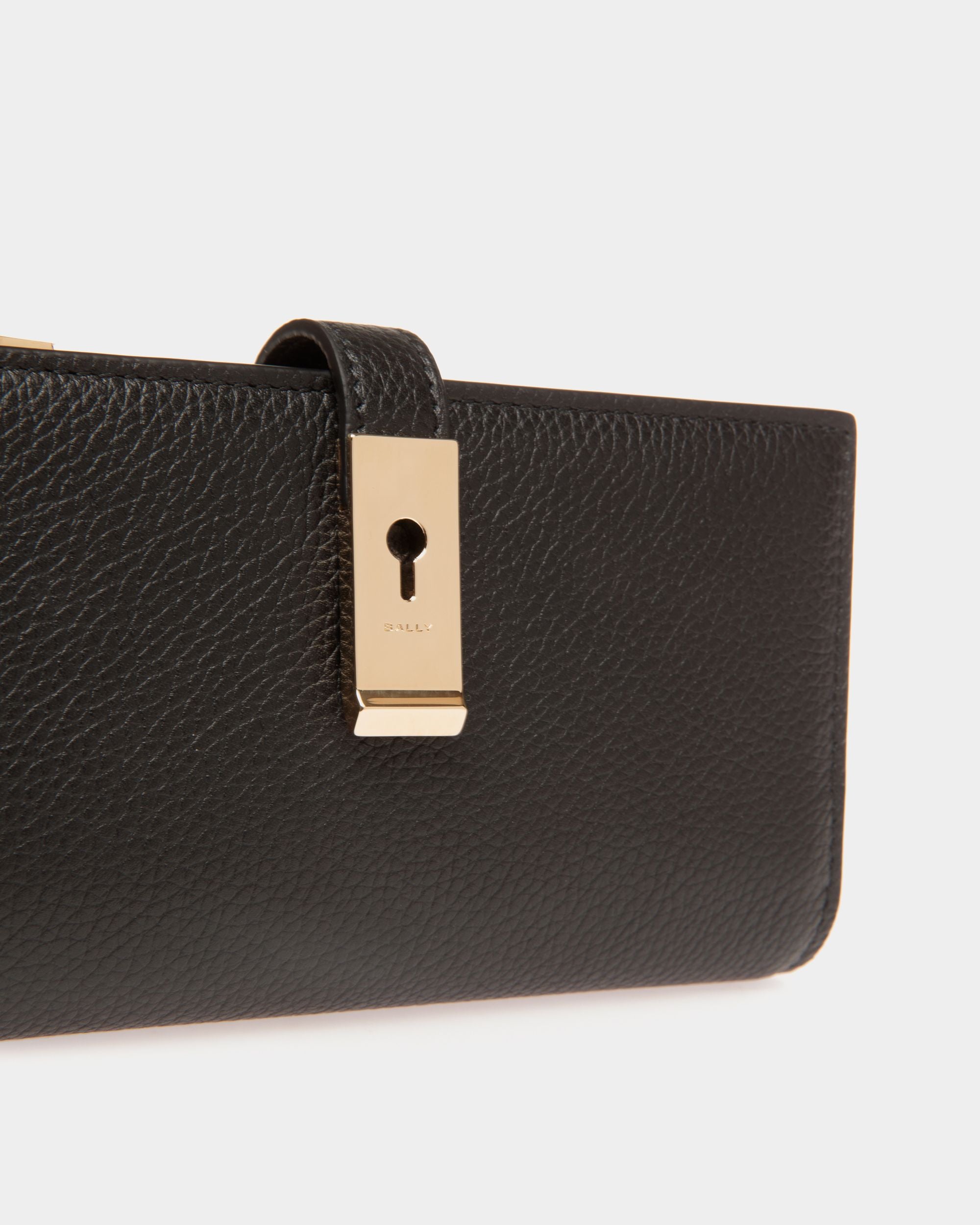 Cartera Alargada Lock Me De Piel Granulada Negra - Mujer - Bally - 04