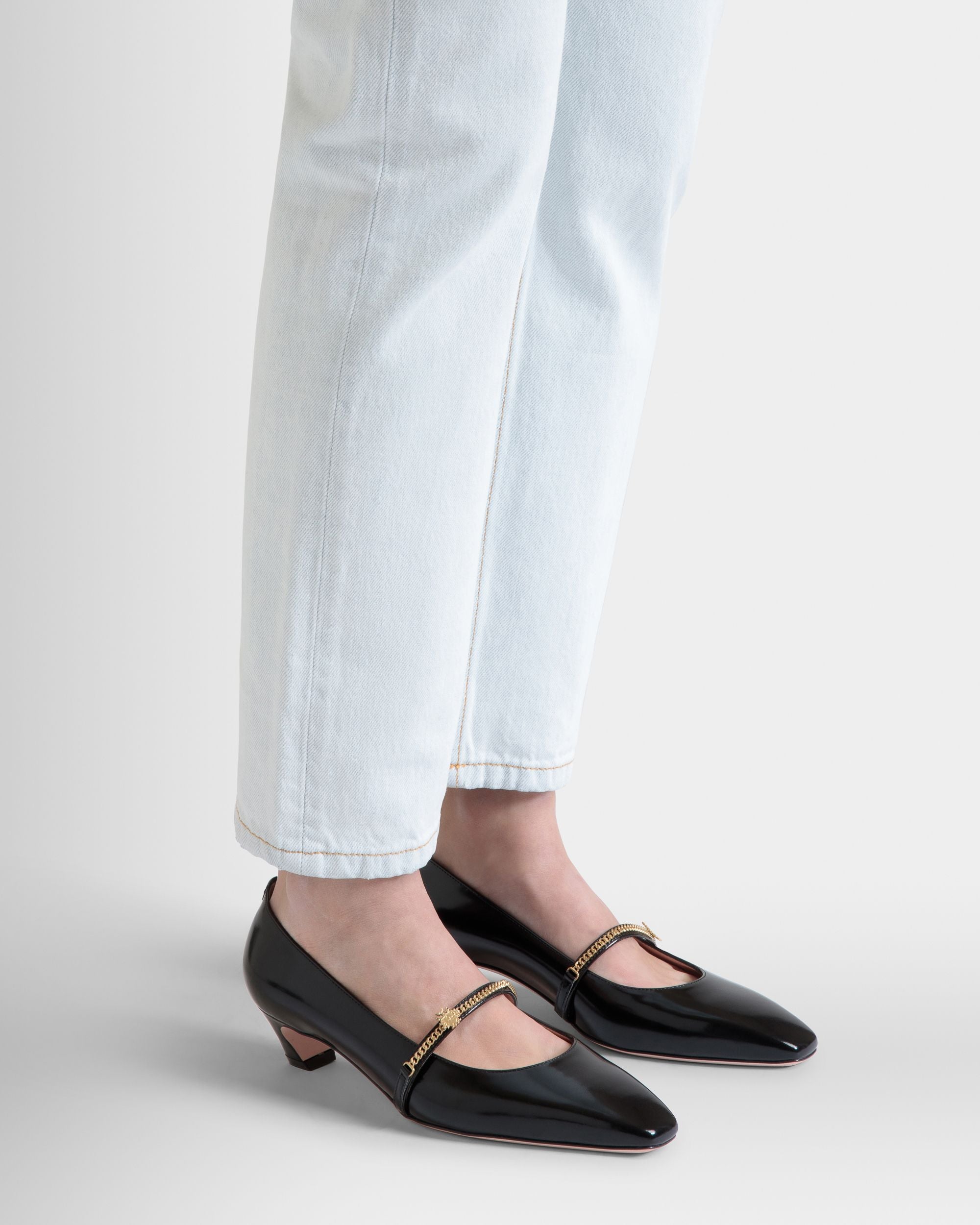 Zapato De Salón Estilo Merceditas Sylt De Piel Cepillada Negra - Mujer - Bally - 02