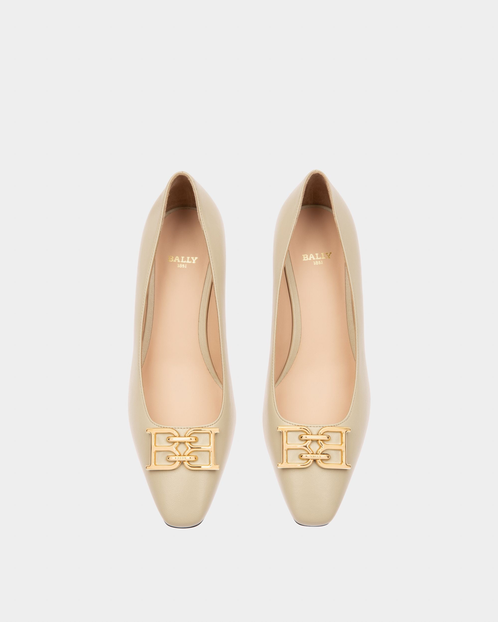 Evanca Zapatos De Salón De Piel En Color Beige - Mujer - Bally - 02