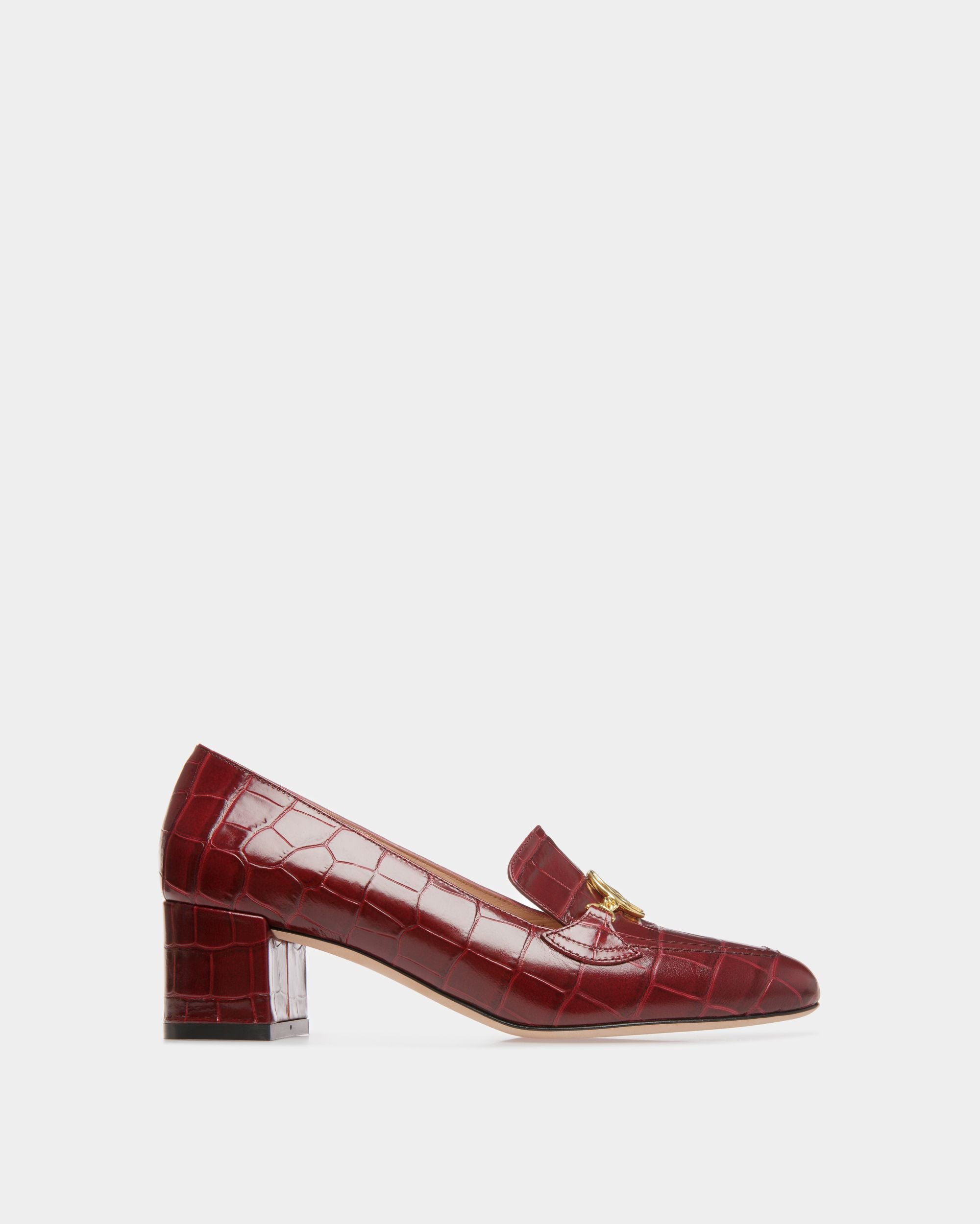 Zapatos De Salón Emblem De Piel Con Estampado De Cocodrilo Rojo Oscuro - Mujer - Bally - 01