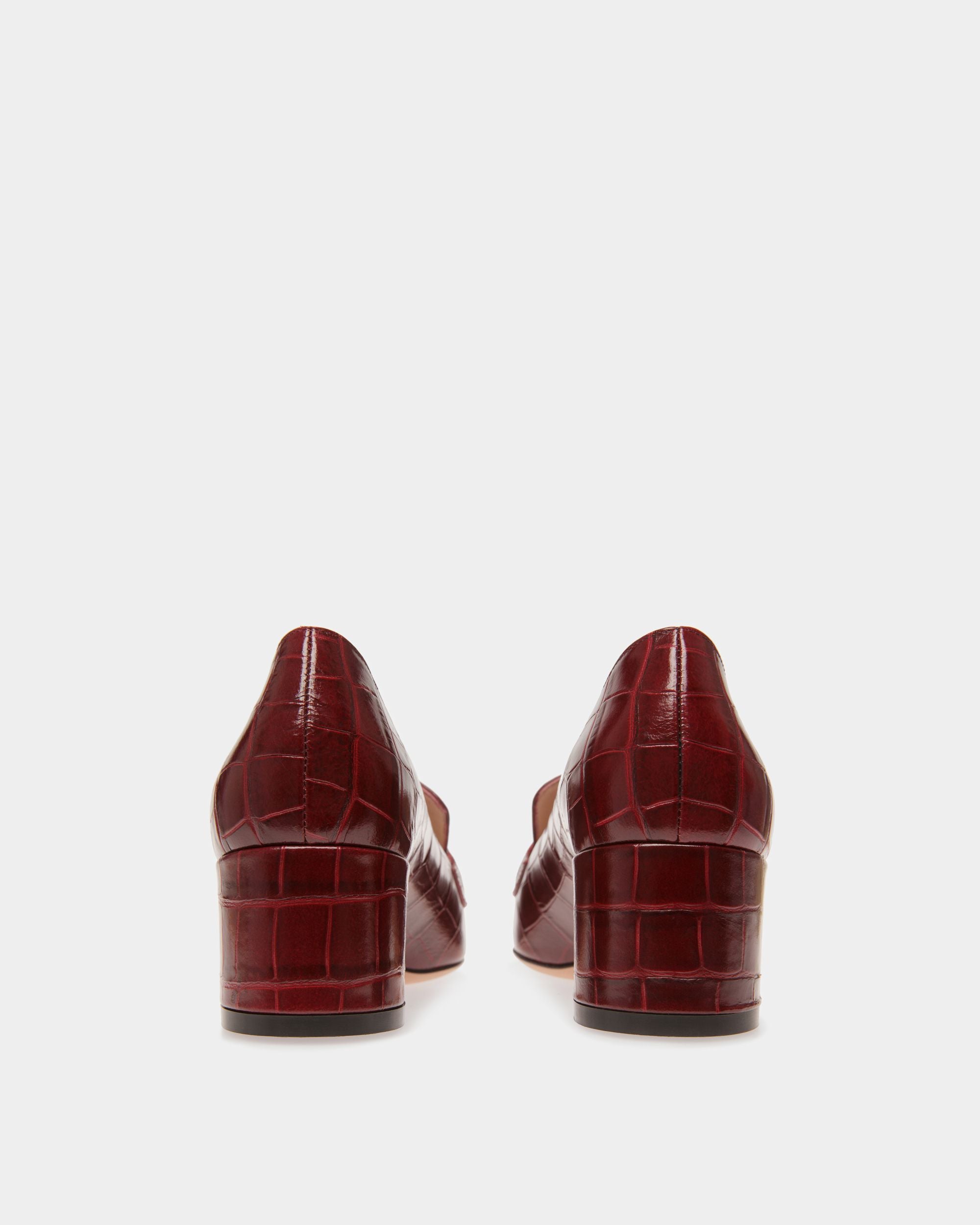 Zapatos De Salón Emblem De Piel Con Estampado De Cocodrilo Rojo Oscuro - Mujer - Bally - 03