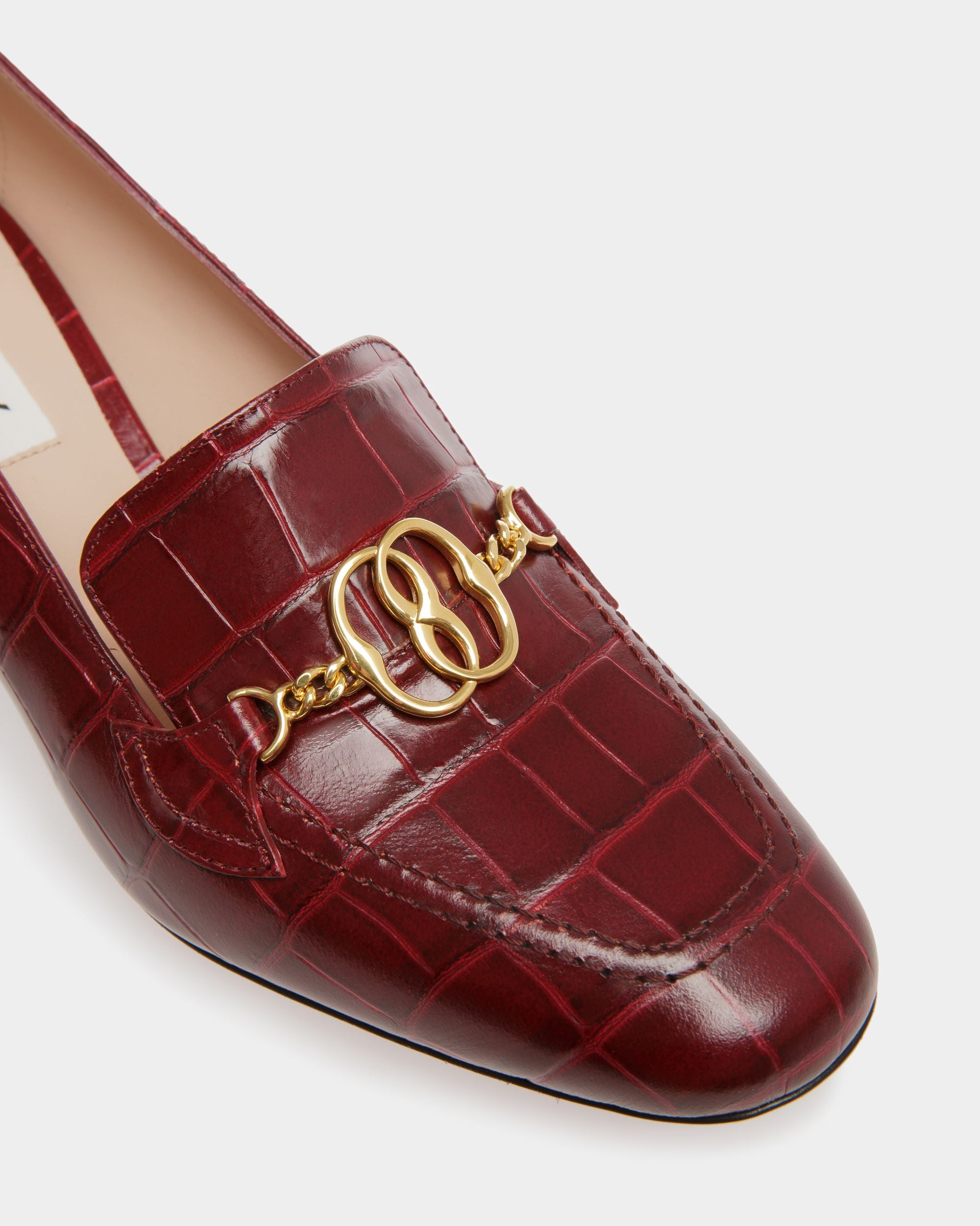 Zapatos De Salón Emblem De Piel Con Estampado De Cocodrilo Rojo Oscuro - Mujer - Bally - 04