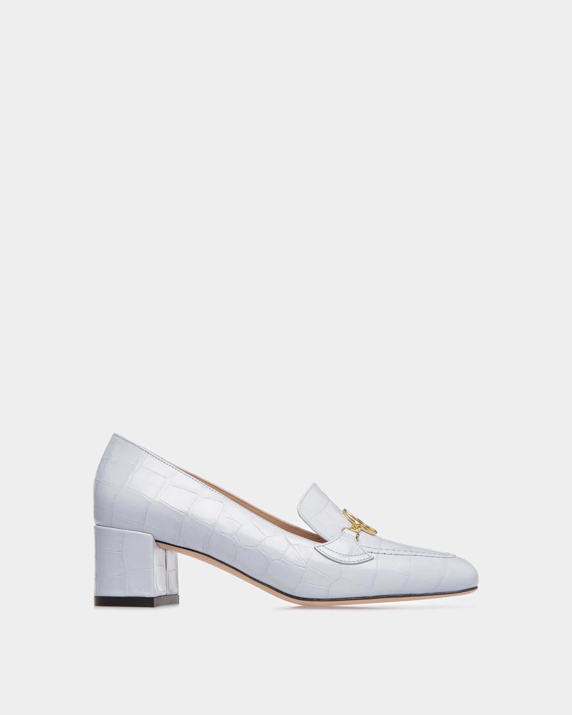Zapatos De Salón Emblem De Piel Con Estampado De Cocodrilo Azul Claro - Mujer - Bally - 01