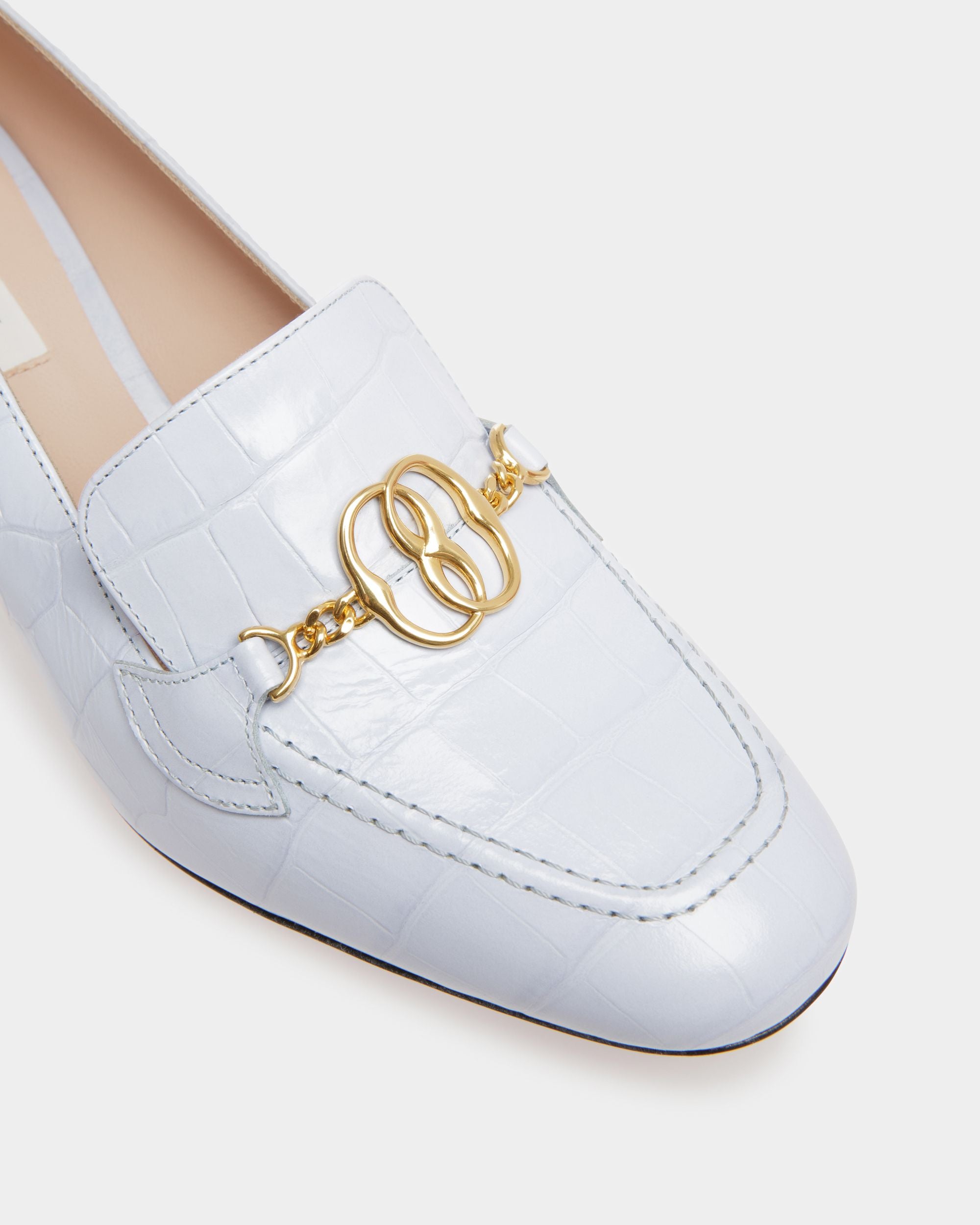 Zapatos De Salón Emblem De Piel Con Estampado De Cocodrilo Azul Claro - Mujer - Bally - 04
