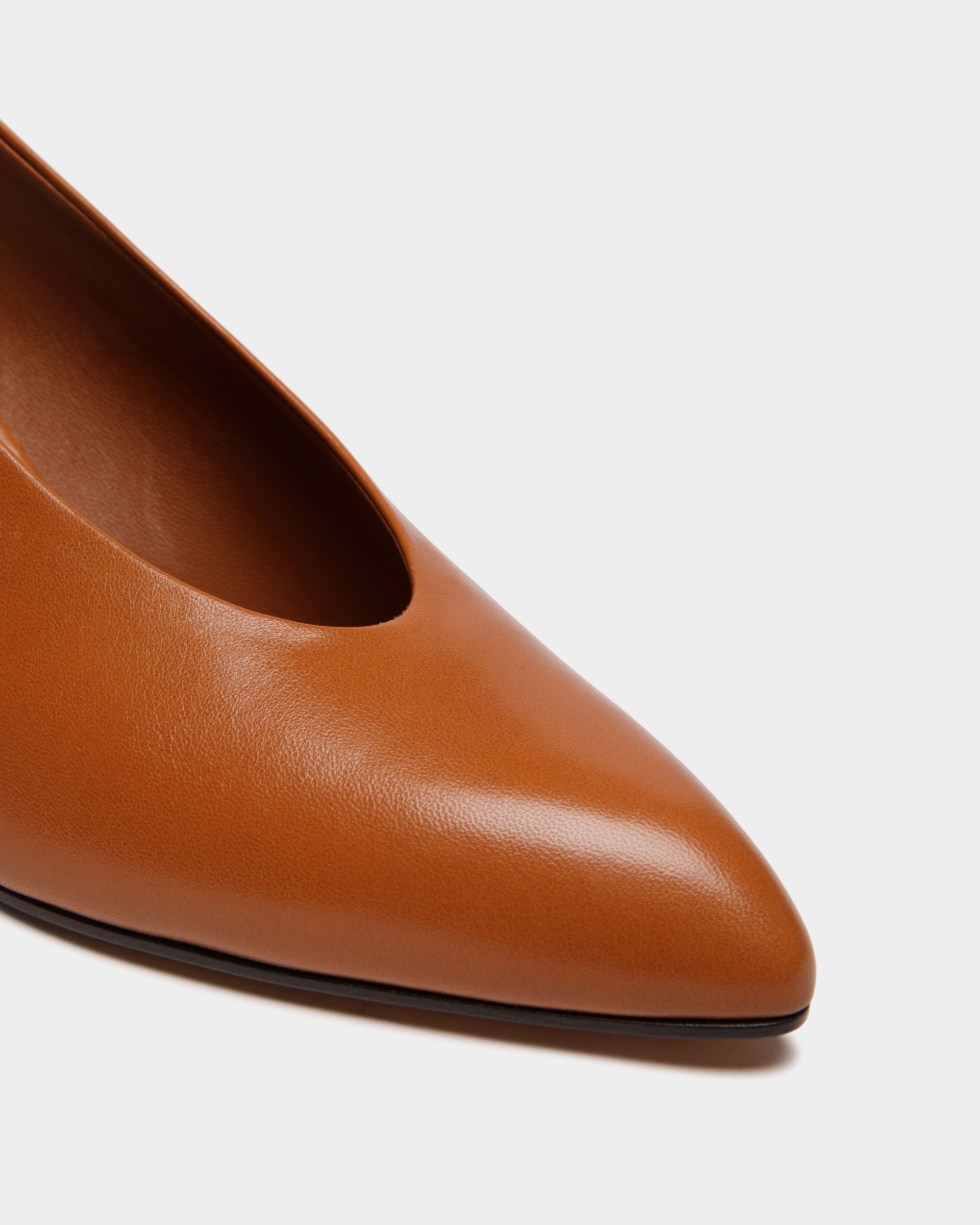 Alva Pump in Brown Leather - Mujer - Bally - 03